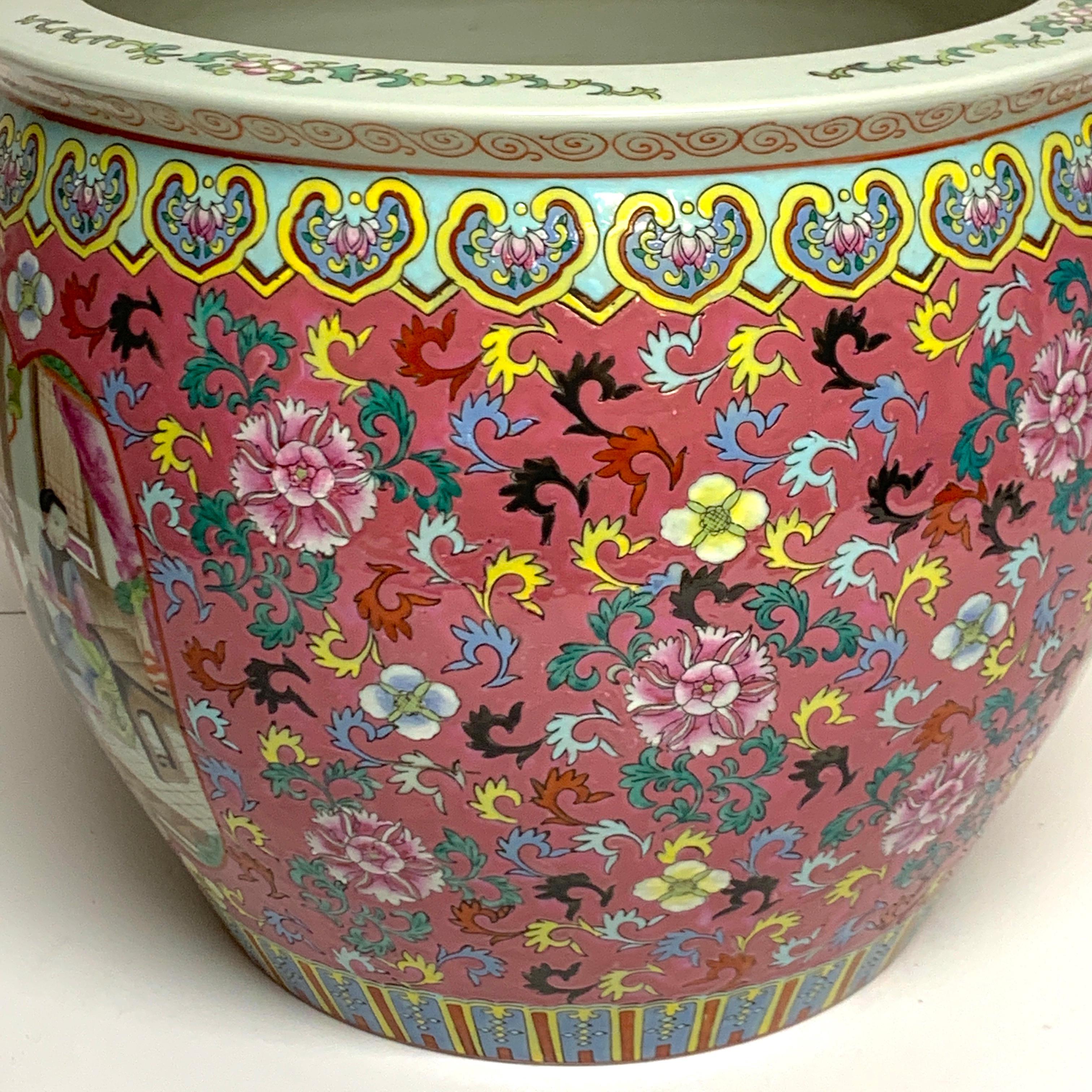 Fine Chinese Famille Verte Fishbowl In Good Condition For Sale In West Palm Beach, FL