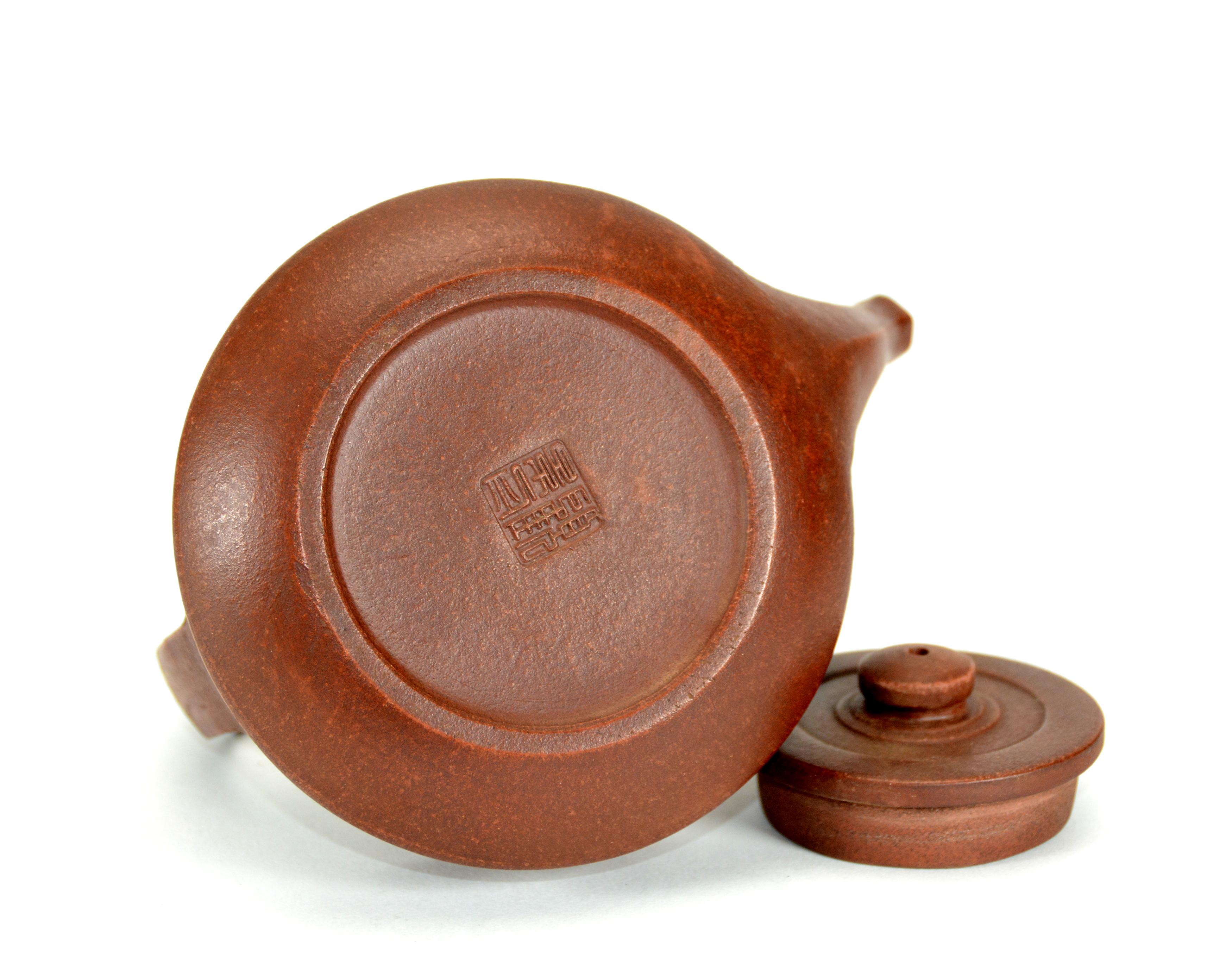 Chinesische handgefertigte lila Yixing Zisha-Teekanne aus Ton mit hohem Henkel (Keramik) im Angebot