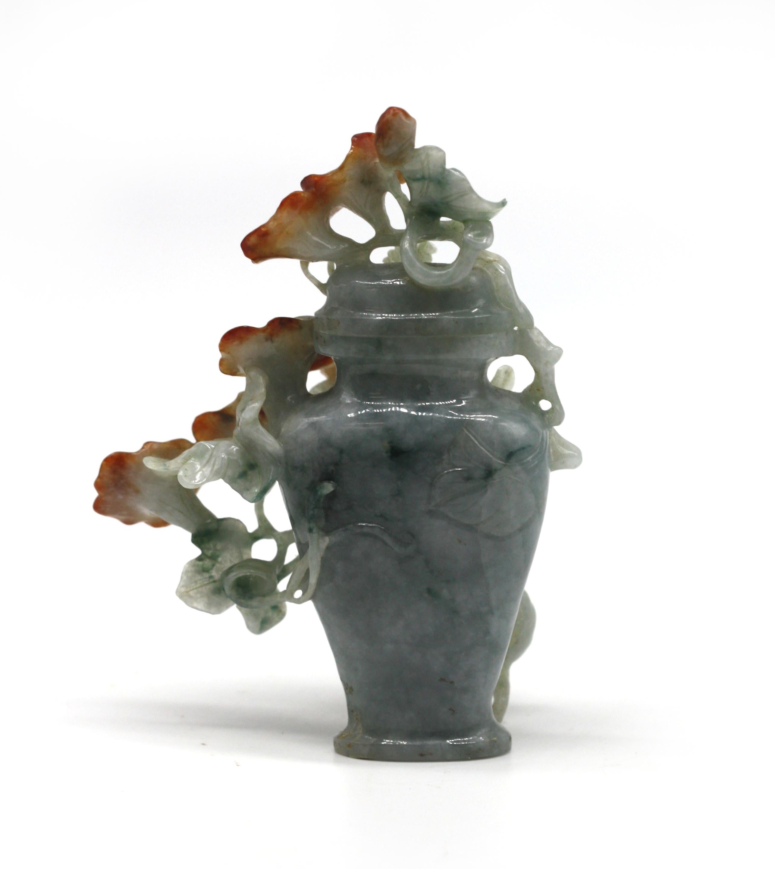 Feine chinesische Vase und Deckel aus blassgrünem und Russet-Jadeit im Zustand „Gut“ im Angebot in West Palm Beach, FL