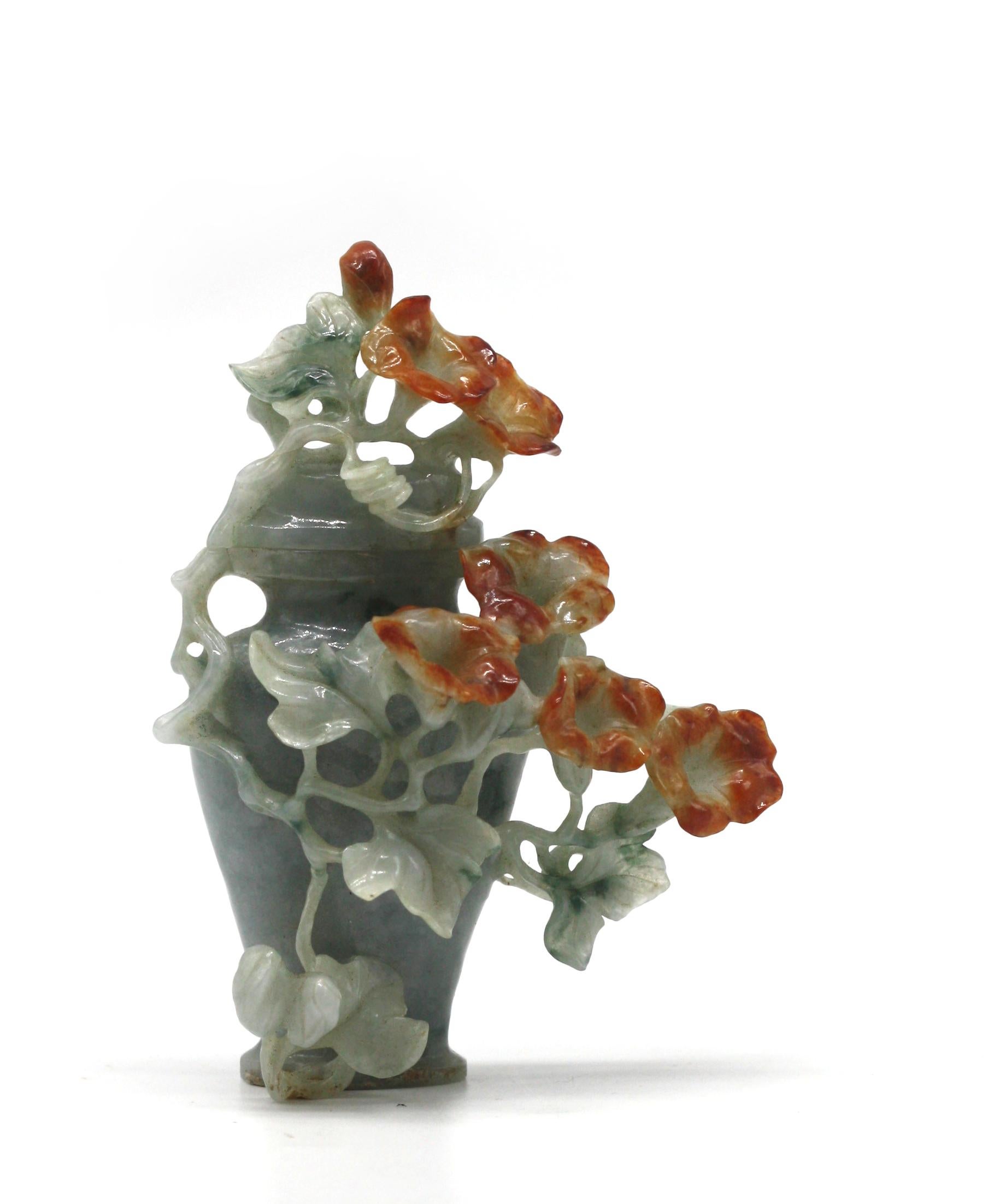Feine chinesische Vase und Deckel aus blassgrünem und Russet-Jadeit im Angebot 4