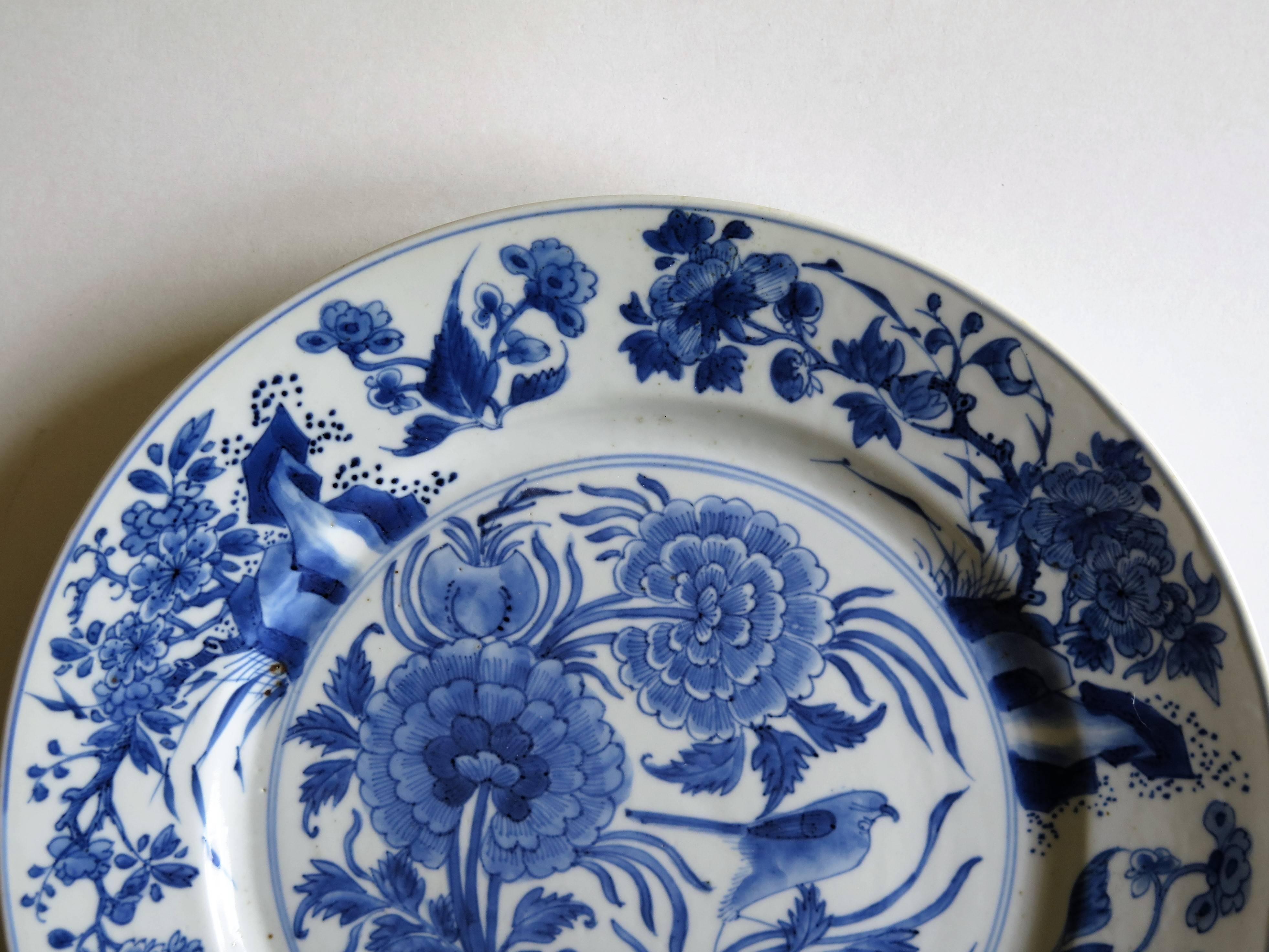 Fine Chinese Porcelain Blue and White Plate, Kangxi Period and Mark Circa 1700 In Good Condition In Lincoln, Lincolnshire