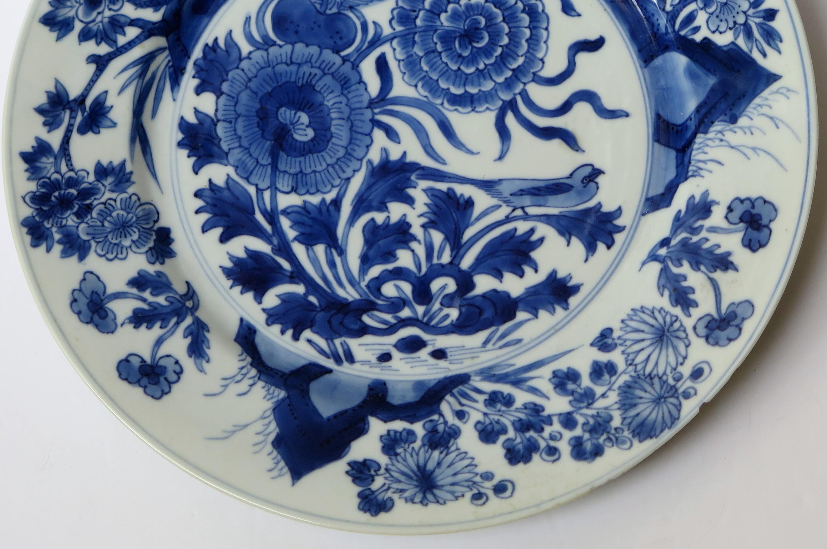 Fine Chinese Porcelain Blue and White Plate, Kangxi Period & Mark, circa 1700 In Good Condition In Lincoln, Lincolnshire