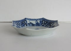 Chinese Kangxi period small Dish Porcelain fine painted Blue & White, Circa 1700