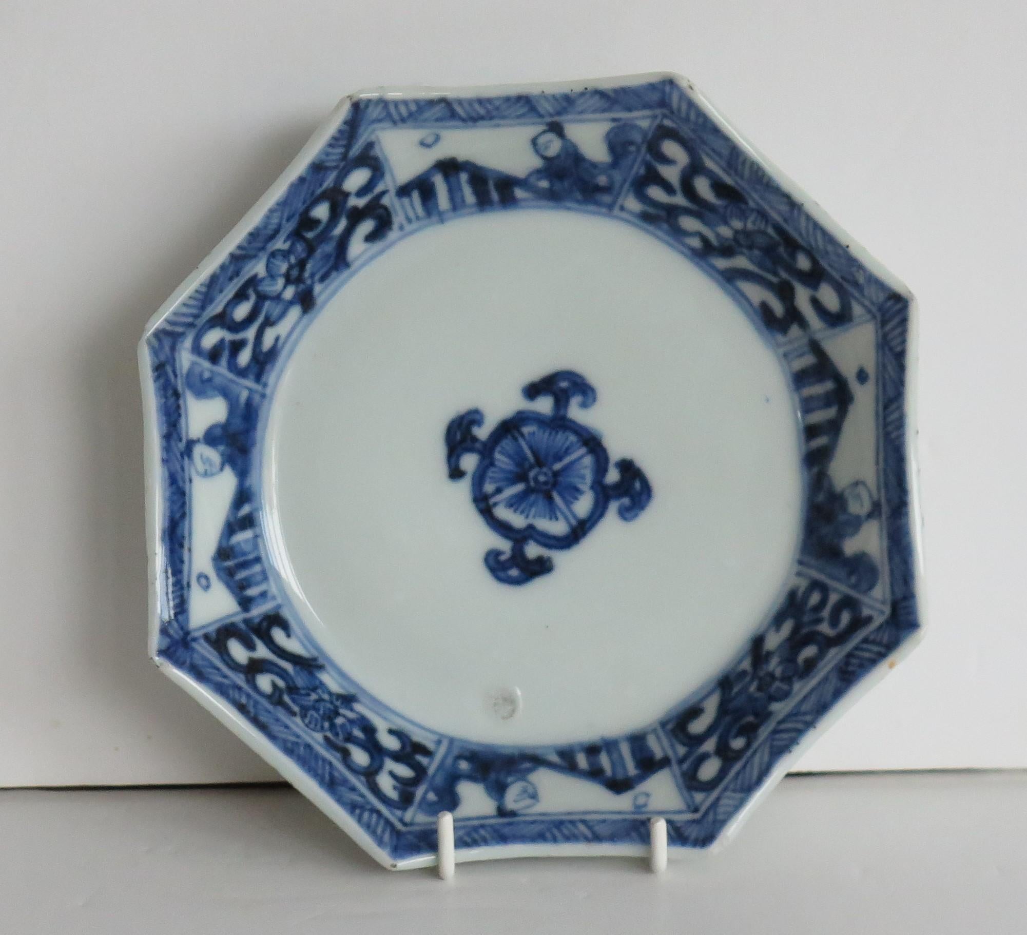 Chinesische kleine Schale aus Porzellan in Blau und Weiß von Qing Kangxi, um 1700 (Handbemalt) im Angebot