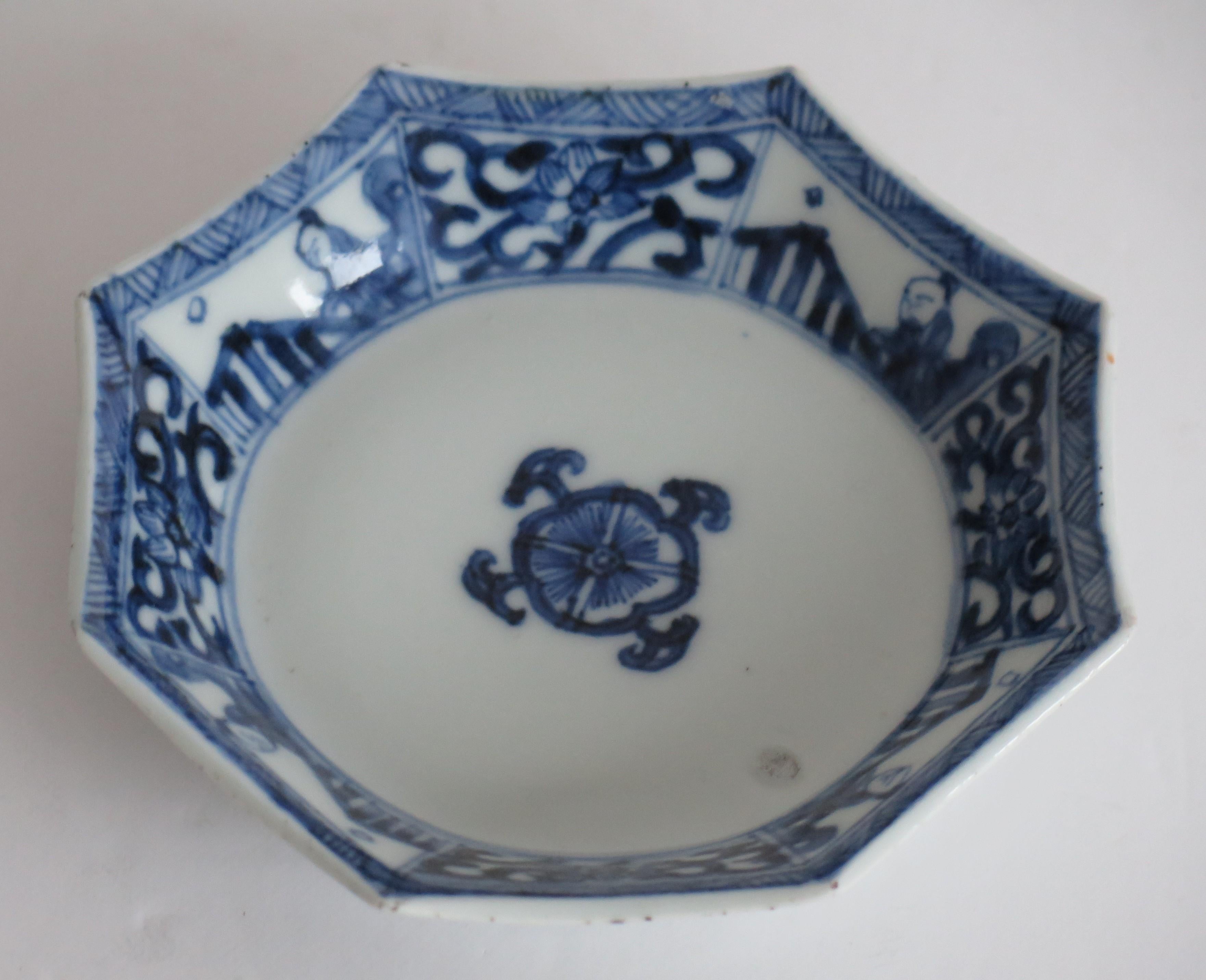 Chinesische kleine Schale aus Porzellan in Blau und Weiß von Qing Kangxi, um 1700 im Zustand „Gut“ im Angebot in Lincoln, Lincolnshire