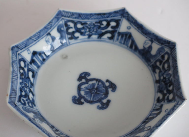 Qing Kangxi Chinese small Dish Porcelain Blue & White, Circa 1700 For Sale 2