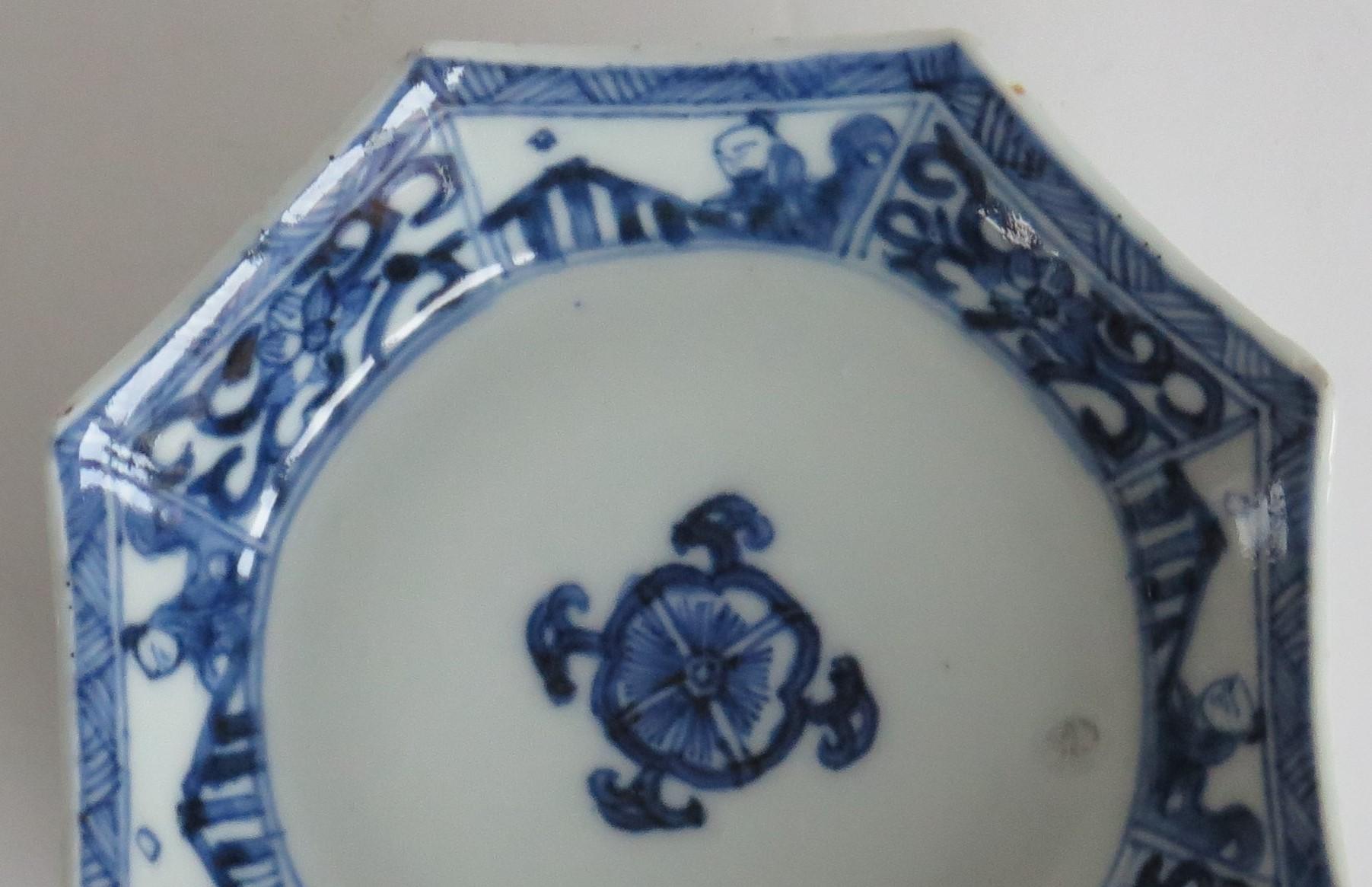 Qing Kangxi Chinese small Dish Porcelain Blue & White, Circa 1700 For Sale 3