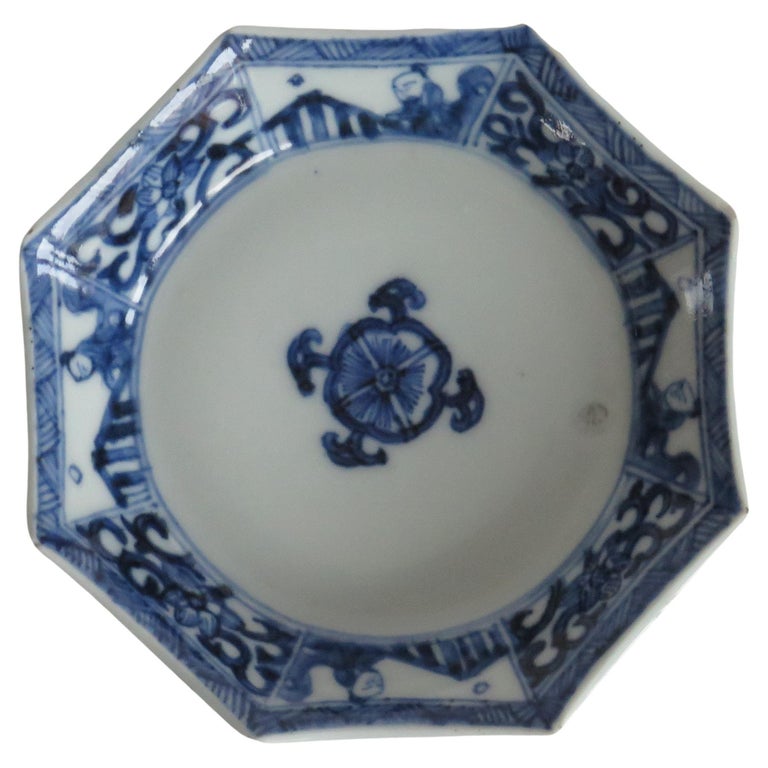 Qing Kangxi Chinese small Dish Porcelain Blue & White, Circa 1700 For Sale