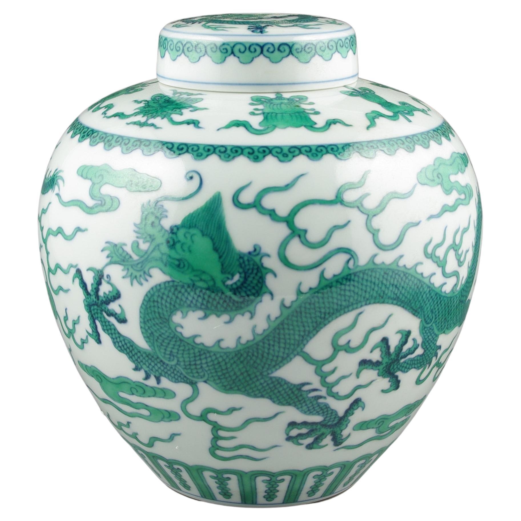 Pot à gingembre couvert de dragon Famille Verte Doucai en porcelaine chinoise fine moderne 20c en vente