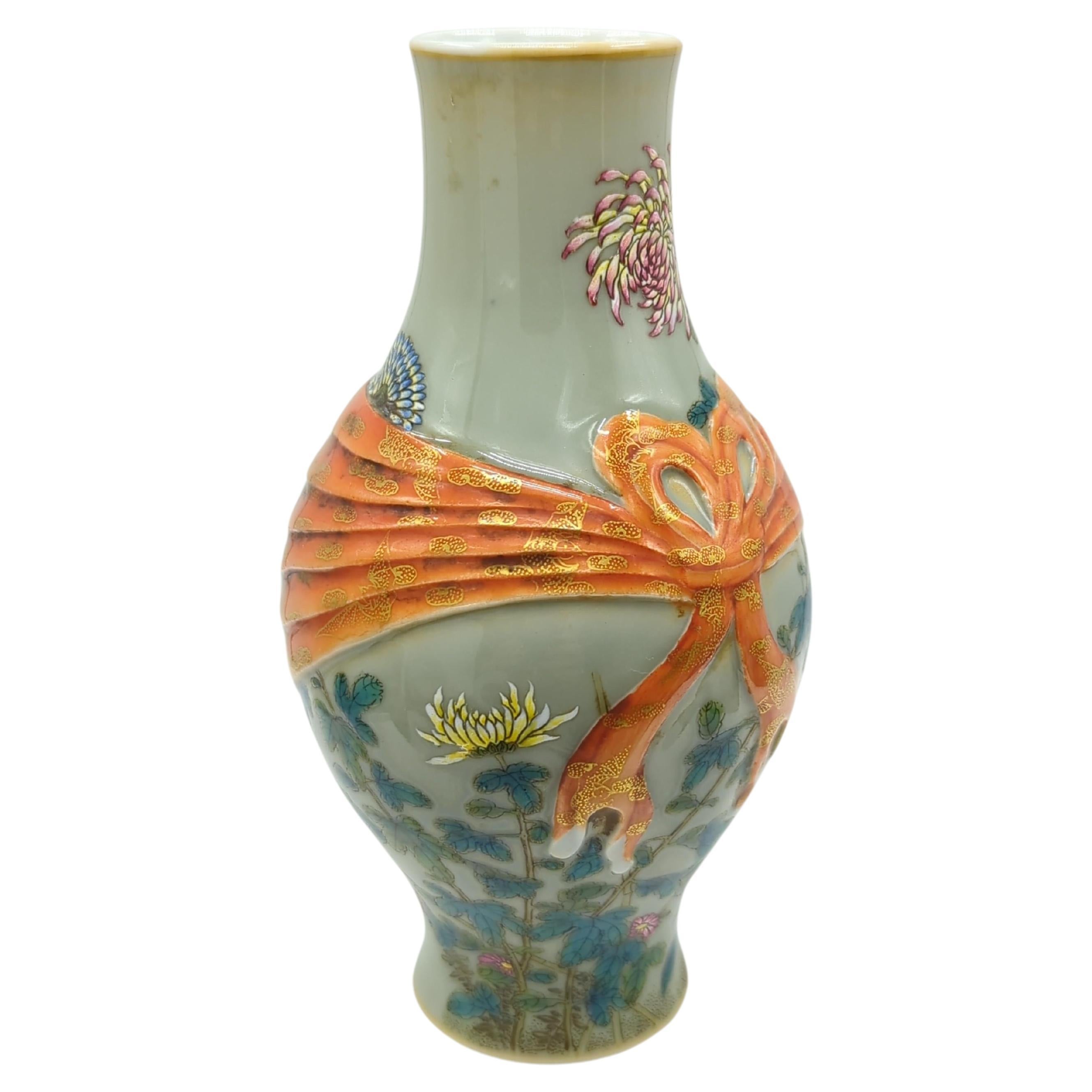 A fine Chinese porcelain vase in 