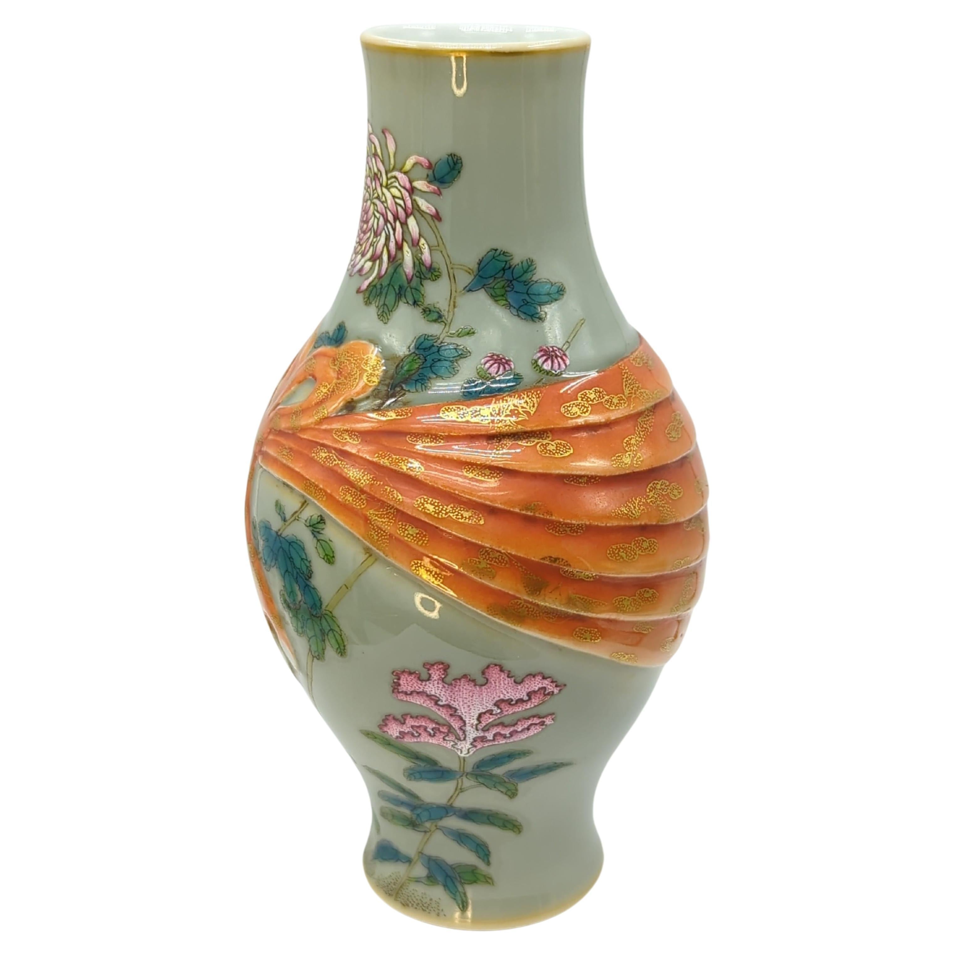 Qing Fine Chinese Porcelain Famille Rose Vase Bow Knot Gilt Gold Ribbon ROC Early 20c For Sale