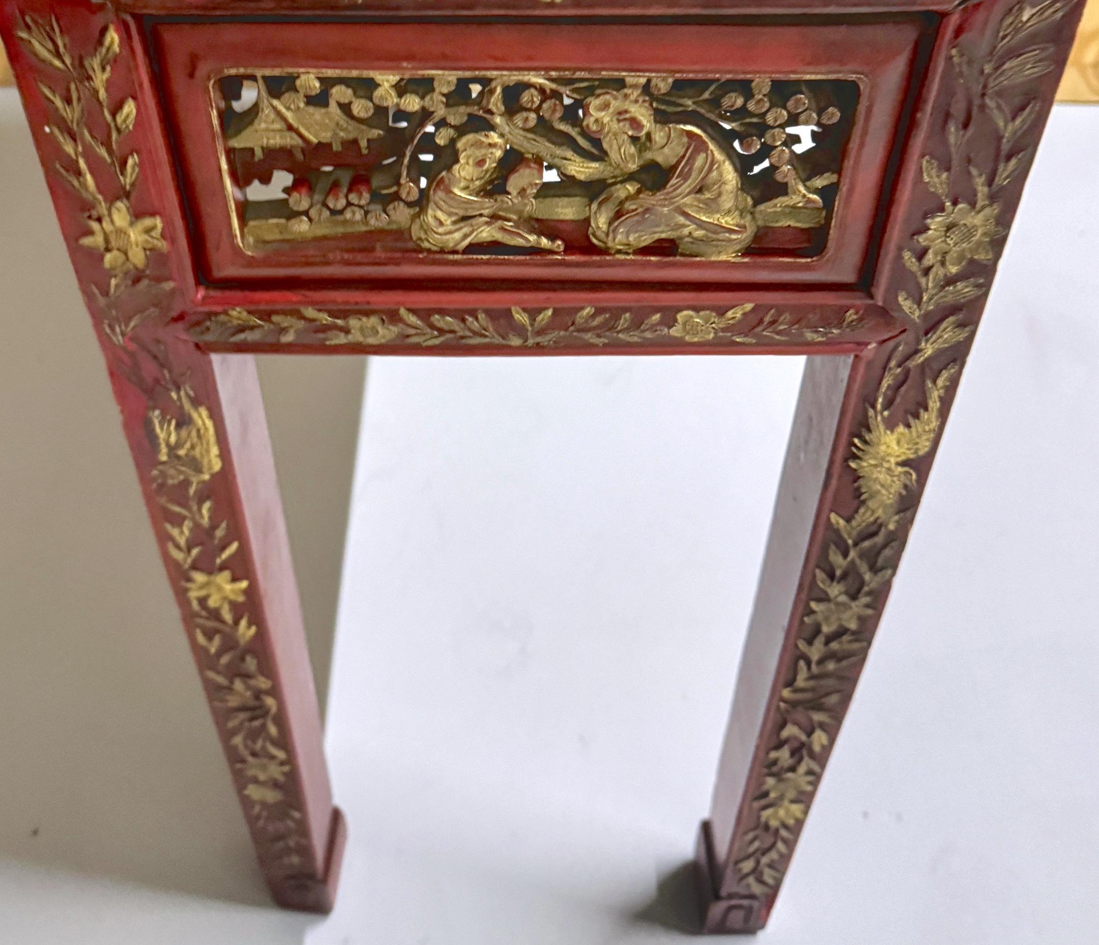 Feine chinesische Qing Periode geschnitzt Giltwood und lackiert Konsolentisch  (Chinesischer Export) im Angebot