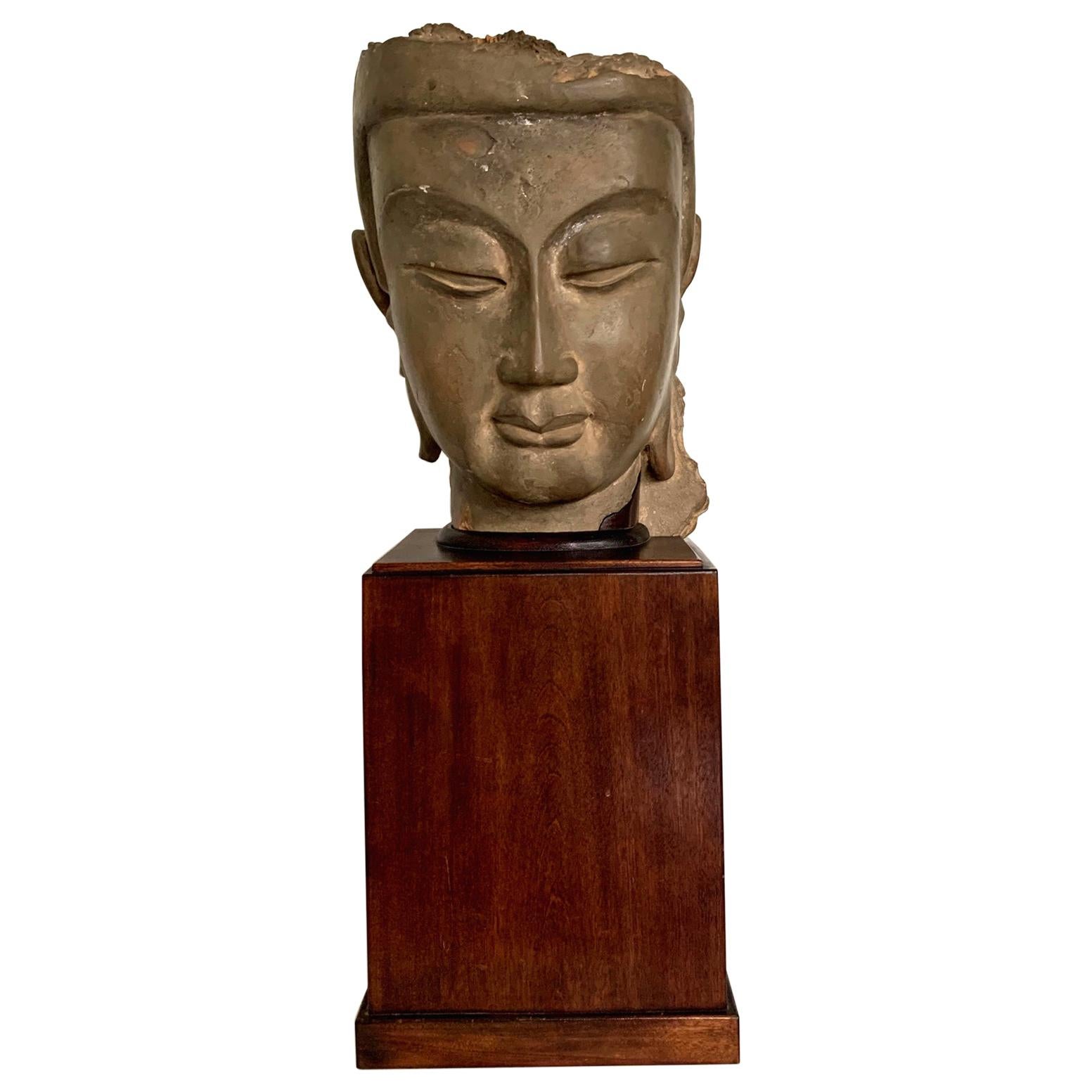 Fina cabeza de estuco chino de Bodhisattva Dinastías del Sur