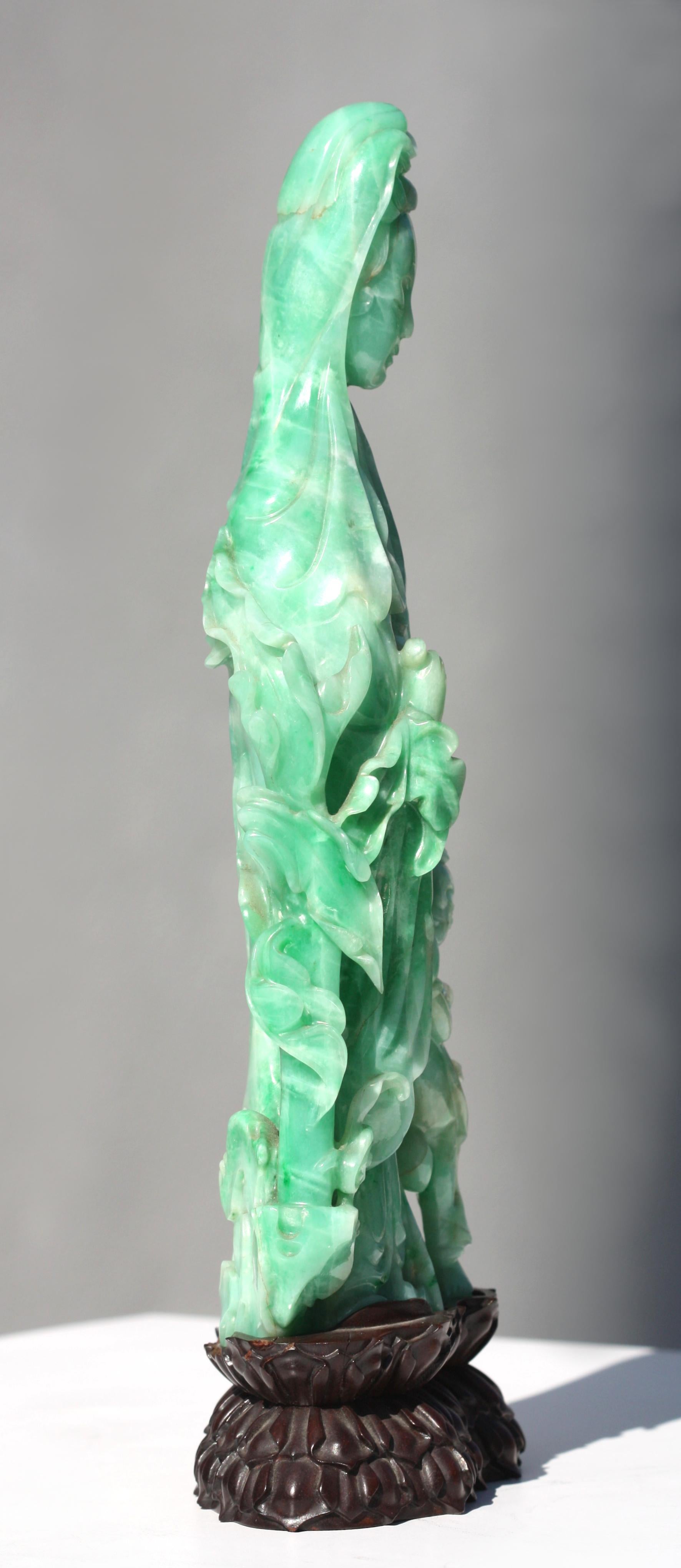 Fine Chinese Transparent Emerald and Pale Green Jadeite Quanyin In Good Condition For Sale In West Palm Beach, FL