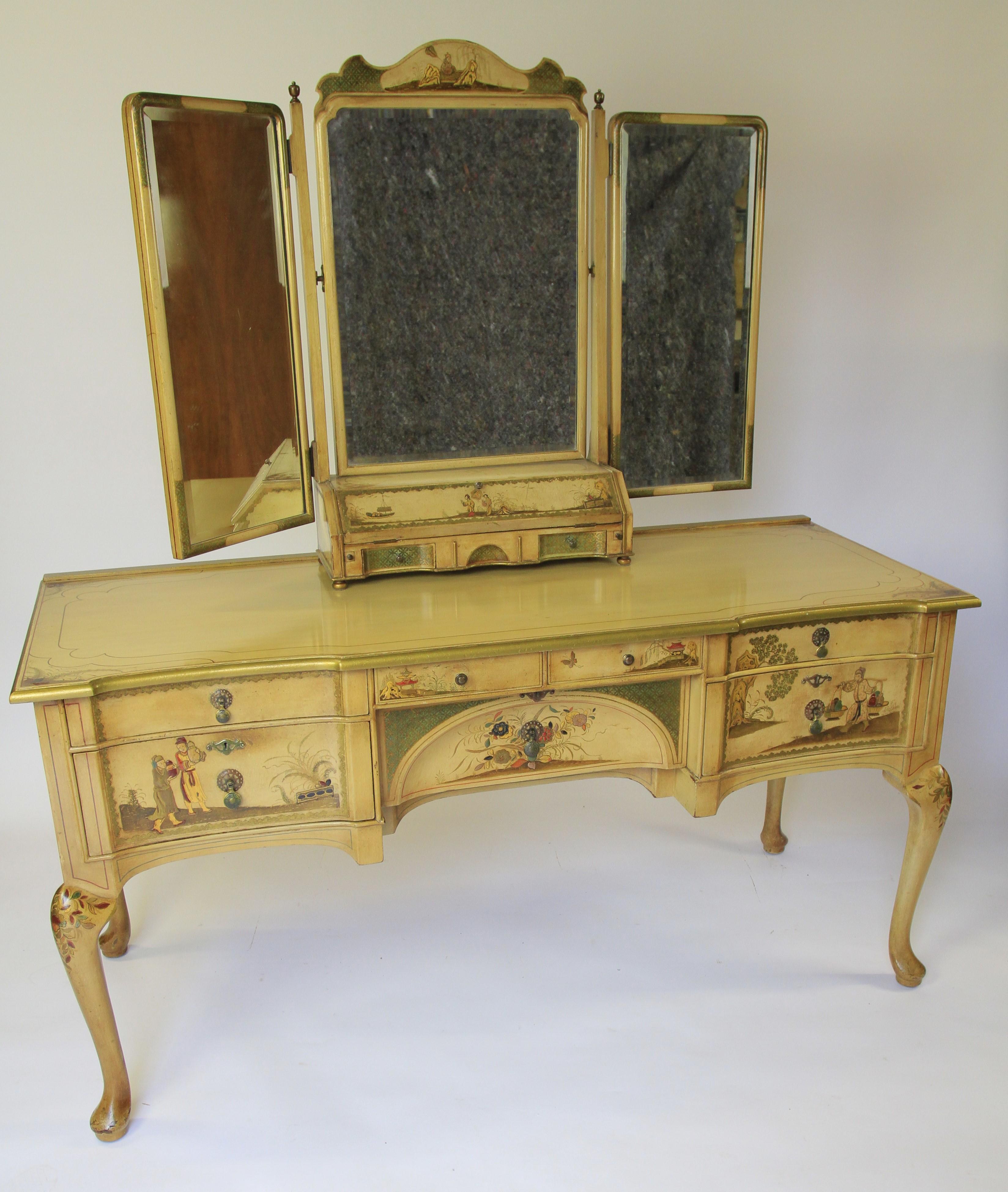Fine Chinoiserie Decorated 8 piece Bedroom Suite circa 1900 For Sale 4