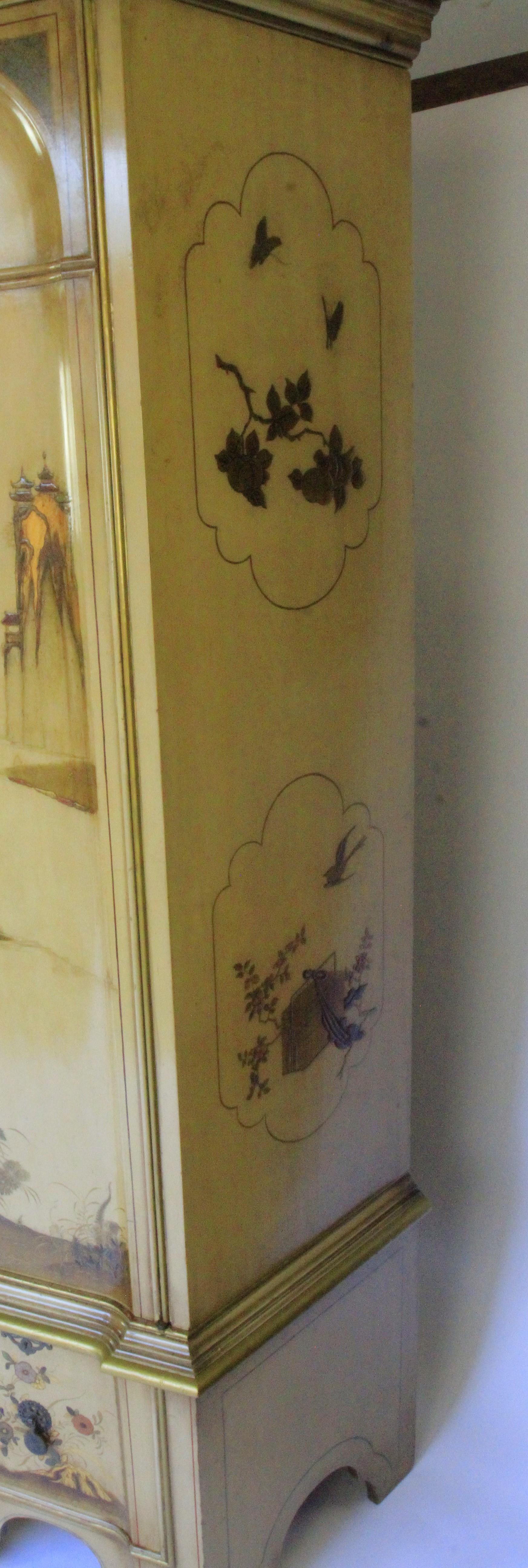 Laqué Fine Chinoiserie Decorated 8 piece Bedroom Suite circa 1900 en vente
