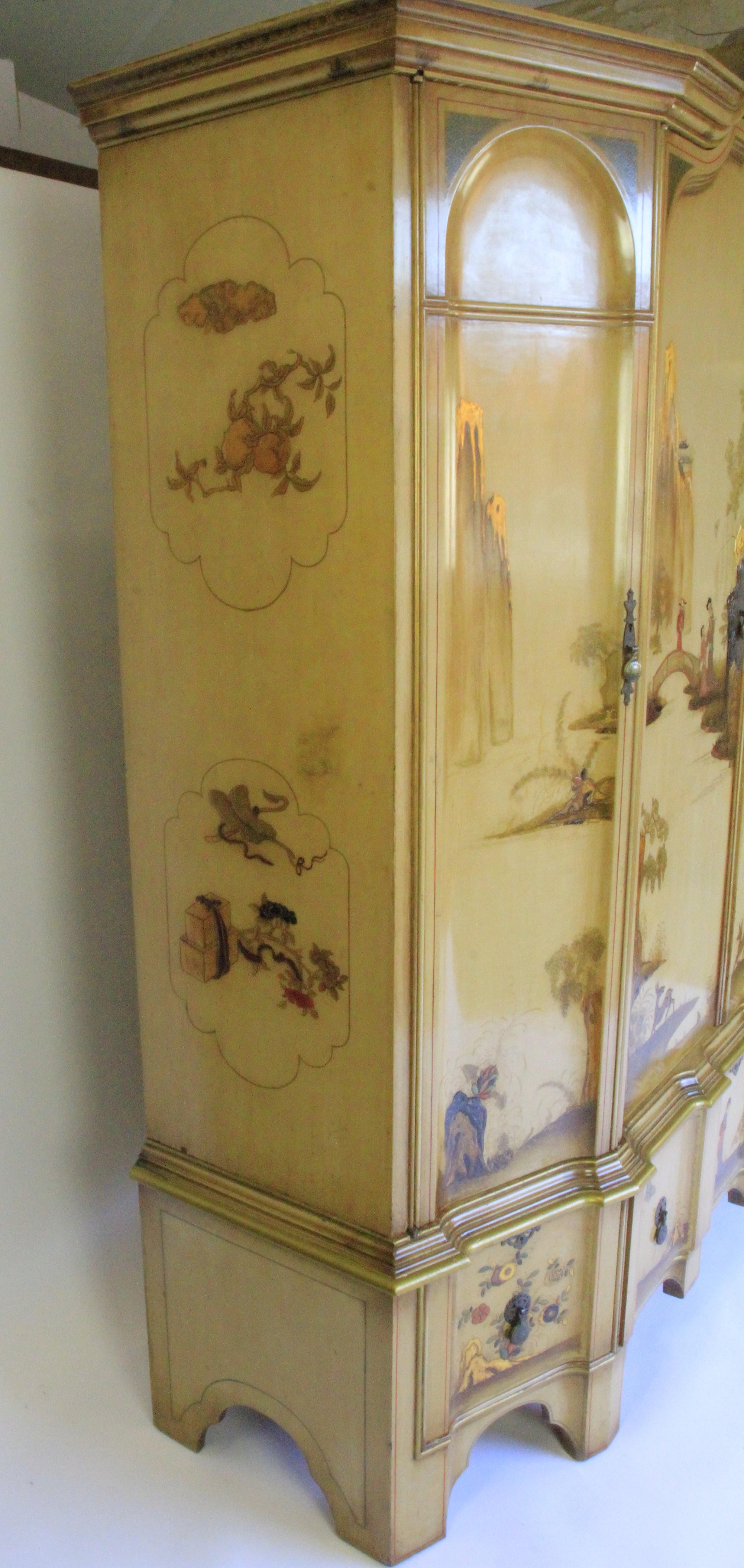 Early 20th Century Fine Chinoiserie Decorated 8 piece Bedroom Suite circa 1900 For Sale