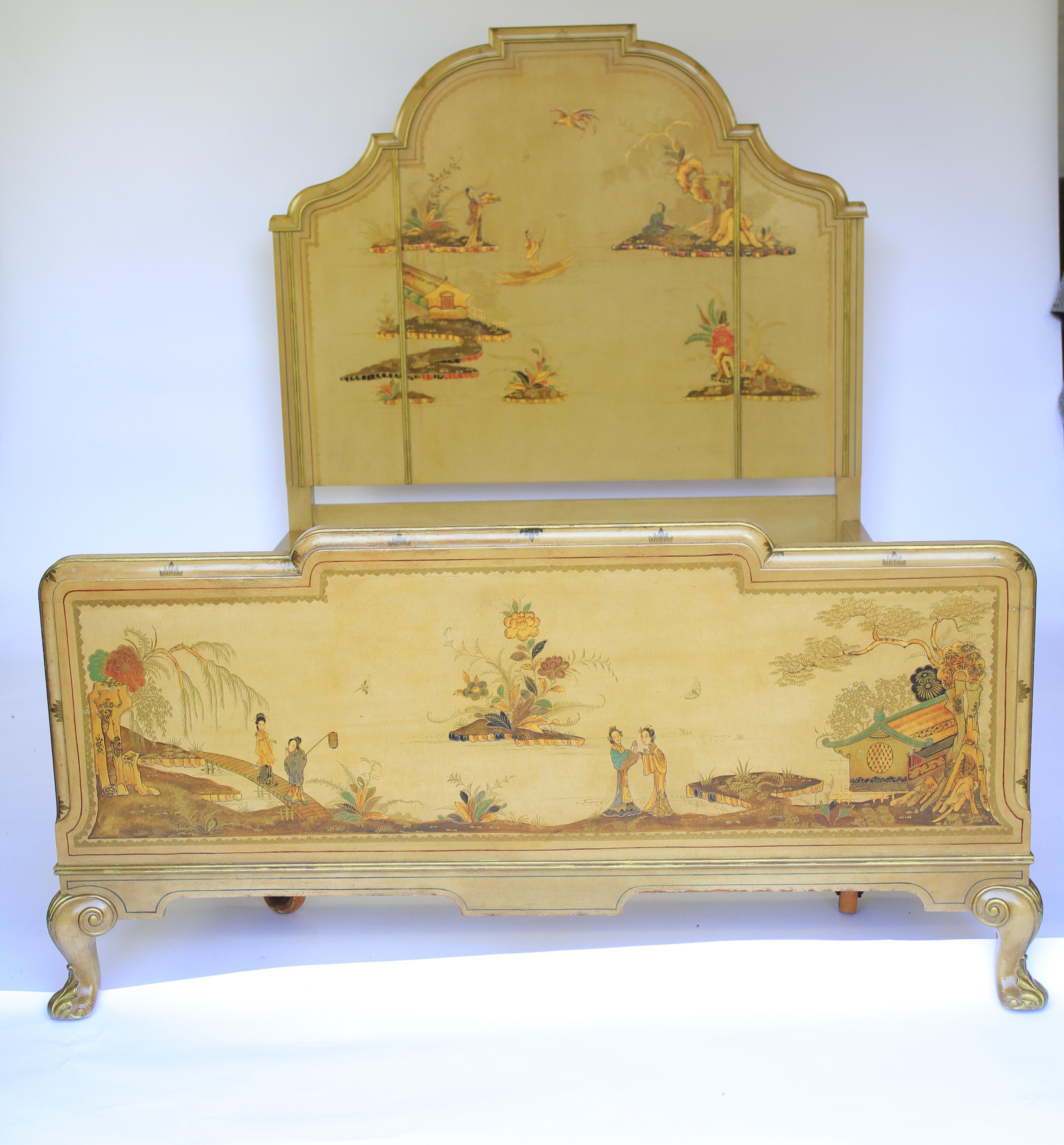 Paint Fine Chinoiserie Decorated 8 piece Bedroom Suite circa 1900 For Sale