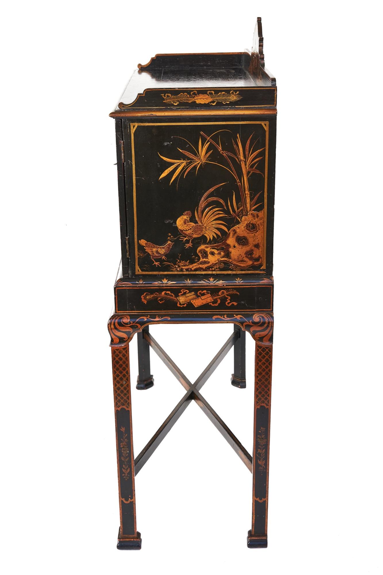 Fine chinoiserie Decorated Fitted 8 Drawer Cabinet on Stand In Good Condition For Sale In Dereham, GB