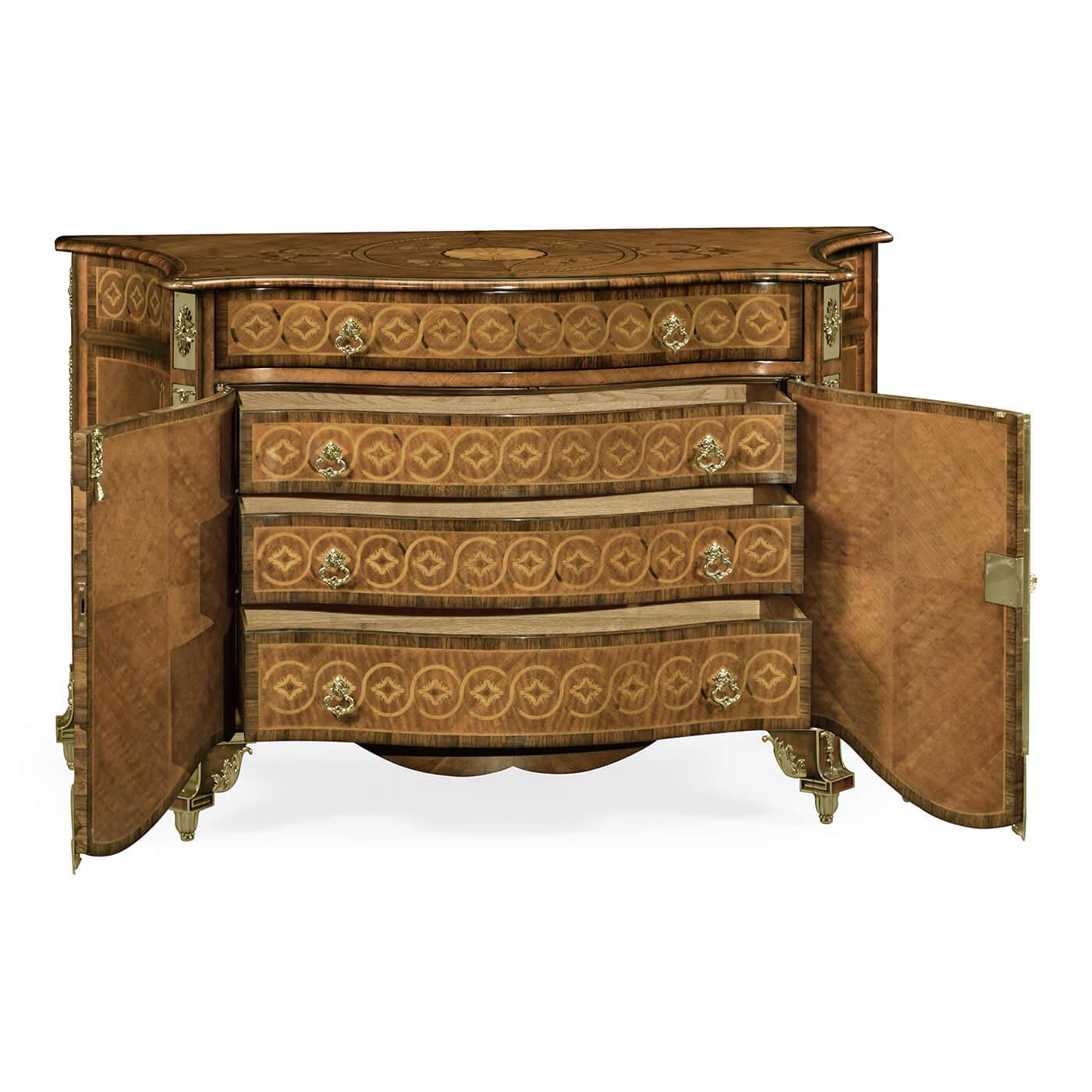 Fine Chippendale Chest of Drawers 4