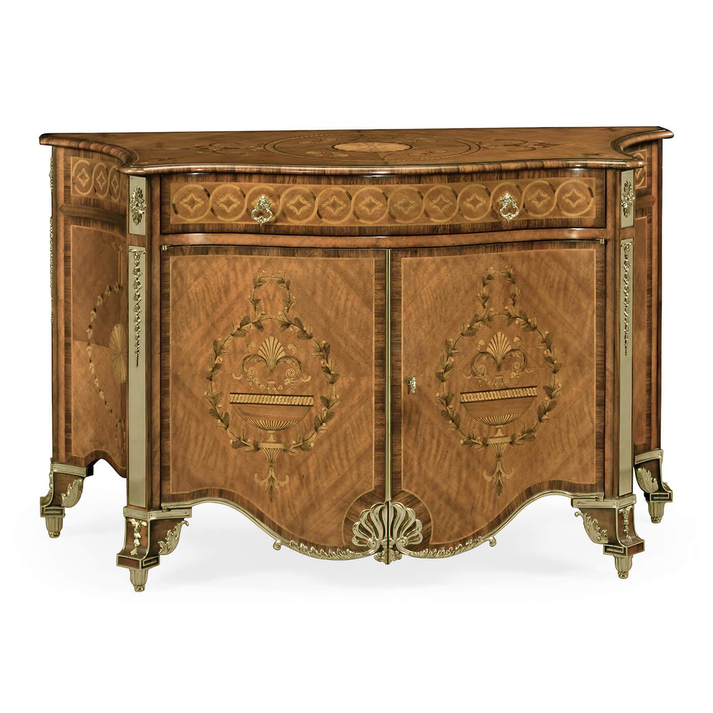 Fine Chippendale Chest of Drawers 3