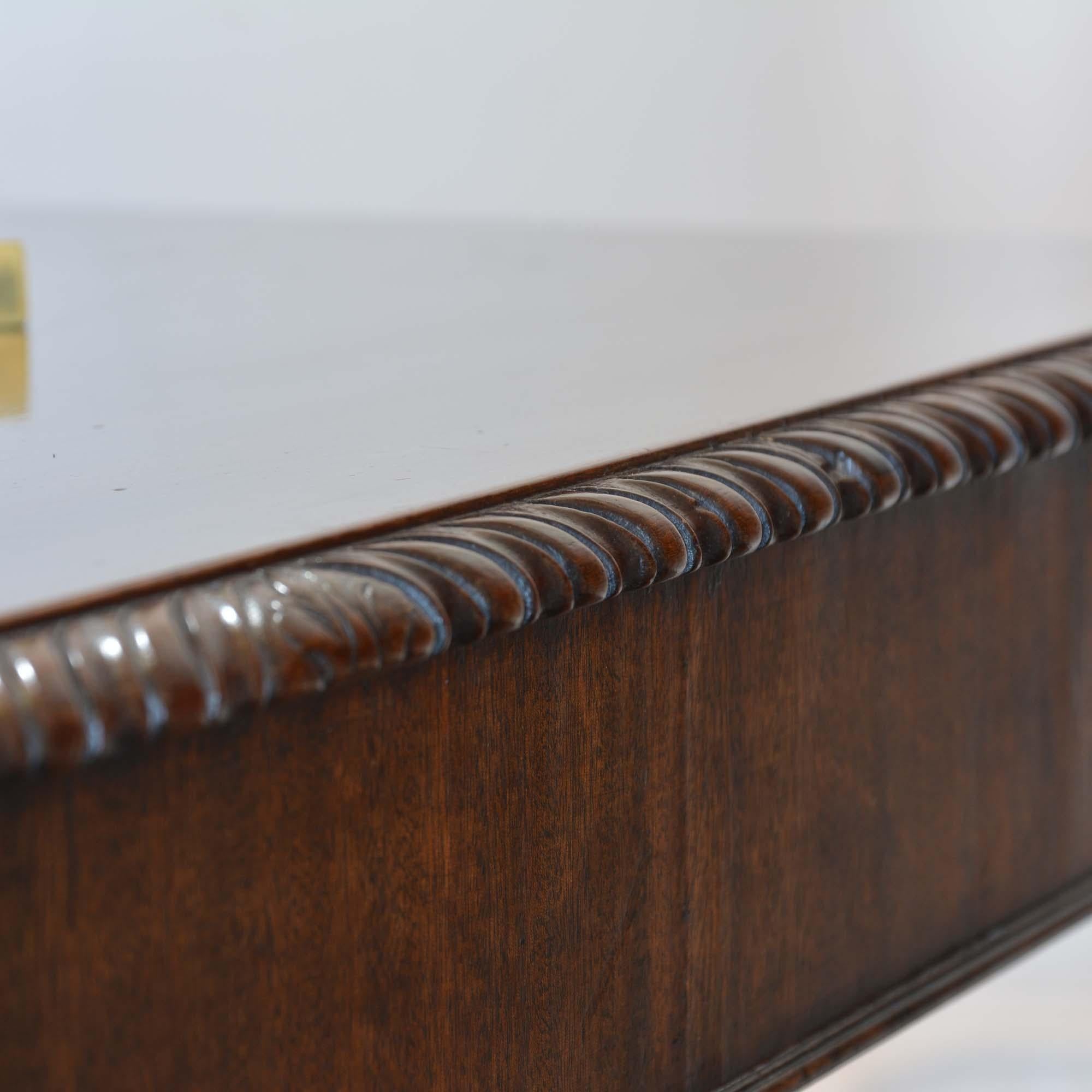 Table de service ou console en acajou de style Chippendale en vente 6