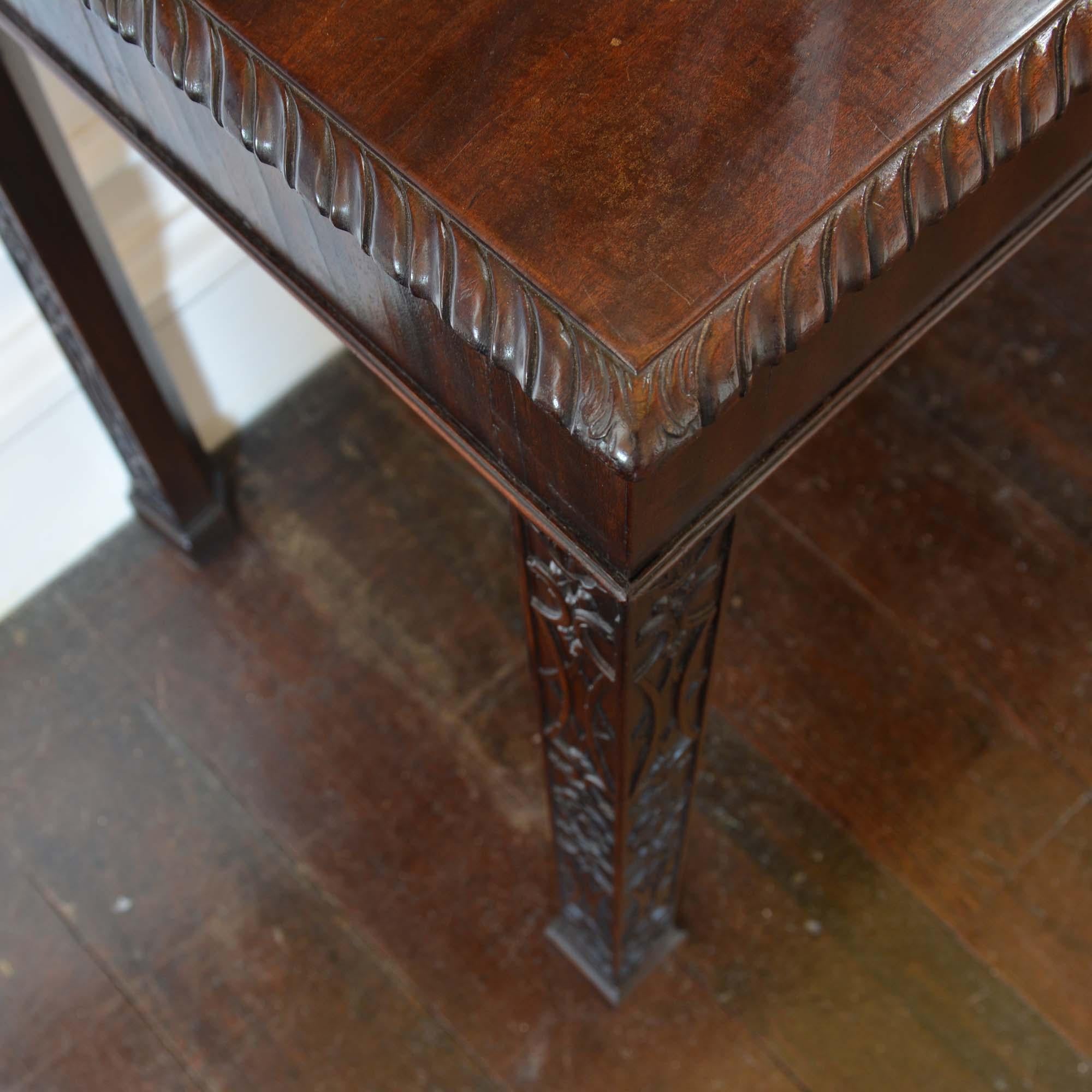 Table de service ou console en acajou de style Chippendale en vente 7