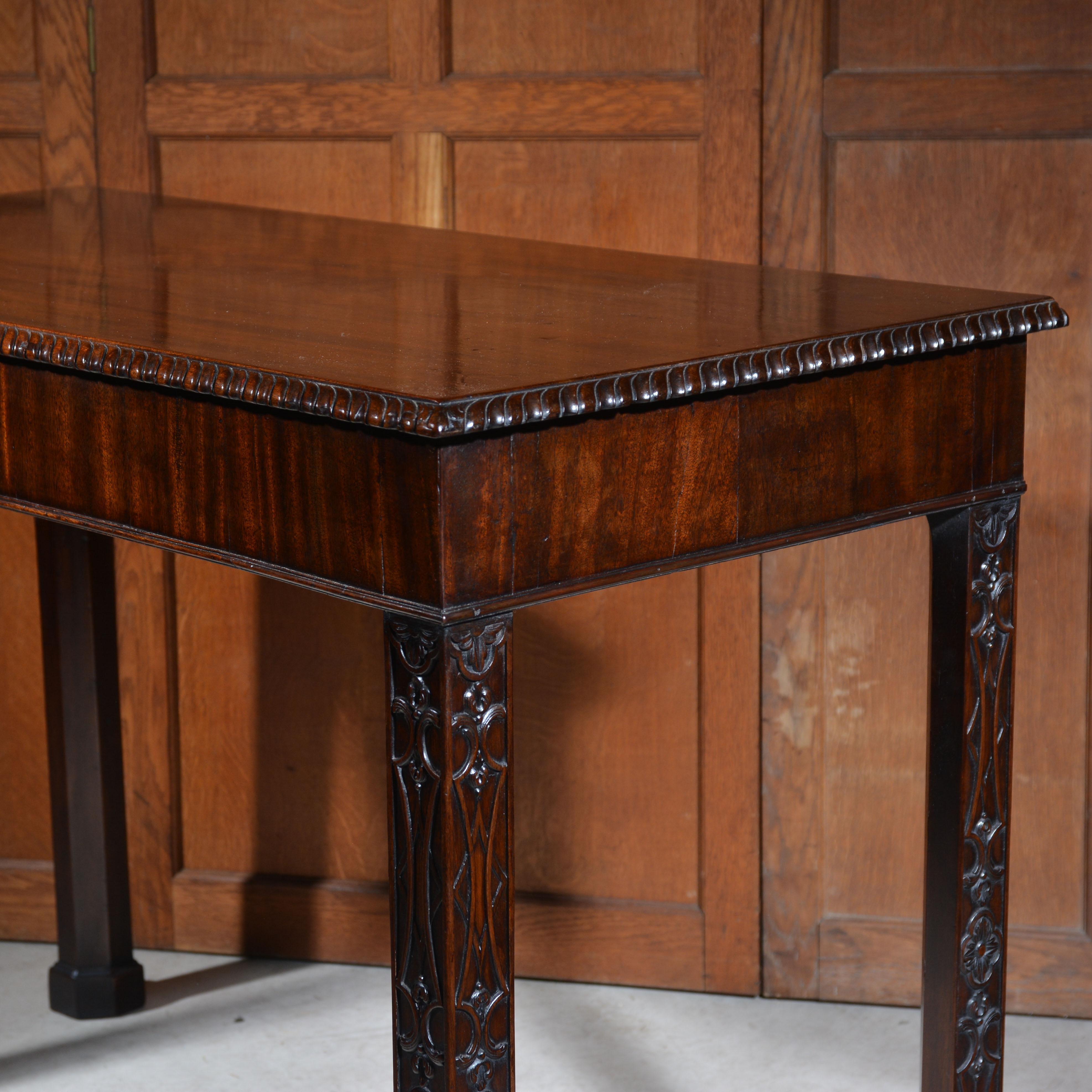 Table de service ou console en acajou de style Chippendale Bon état - En vente à Castle Douglas, GB