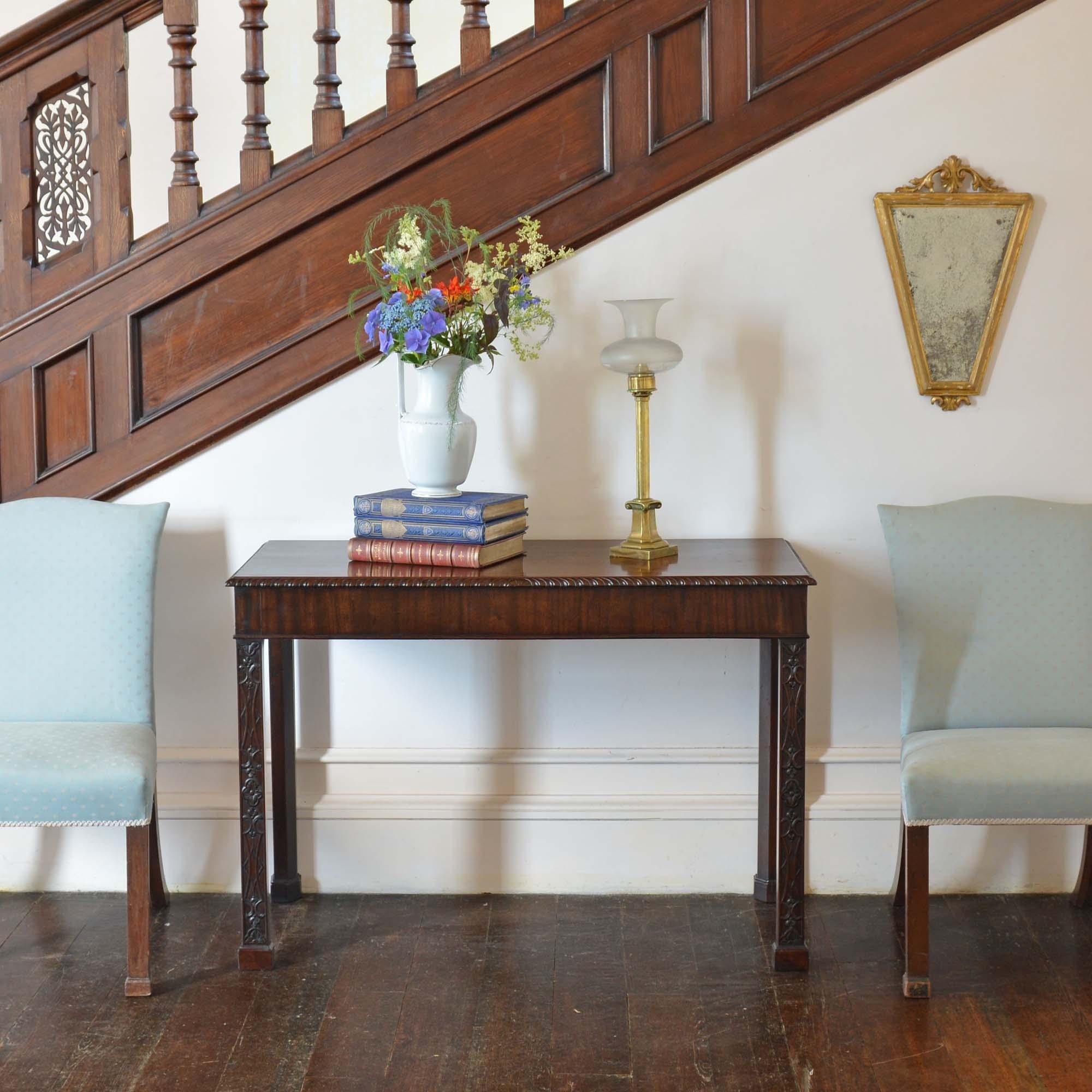 XVIIIe siècle et antérieur Table de service ou console en acajou de style Chippendale en vente