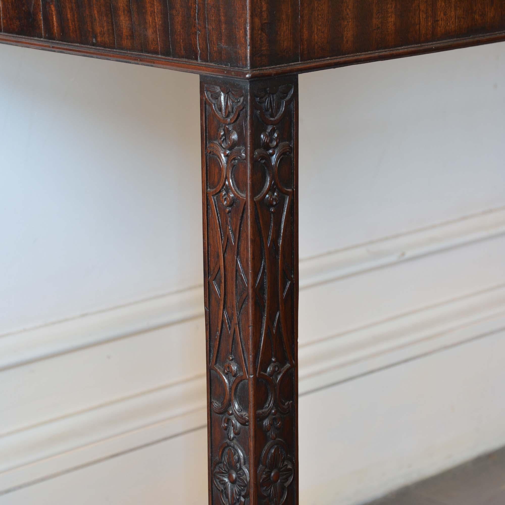 Table de service ou console en acajou de style Chippendale en vente 2