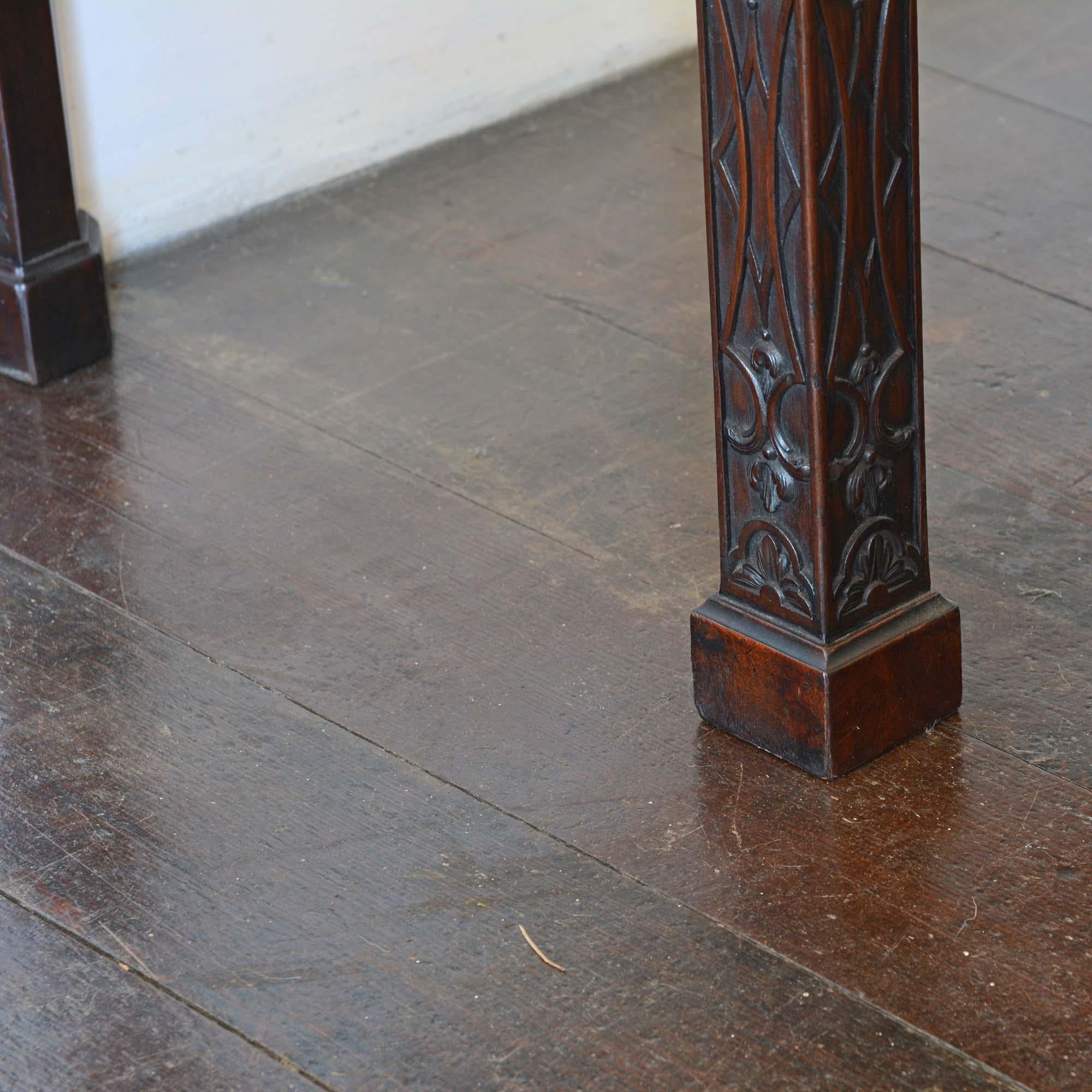 Table de service ou console en acajou de style Chippendale en vente 3