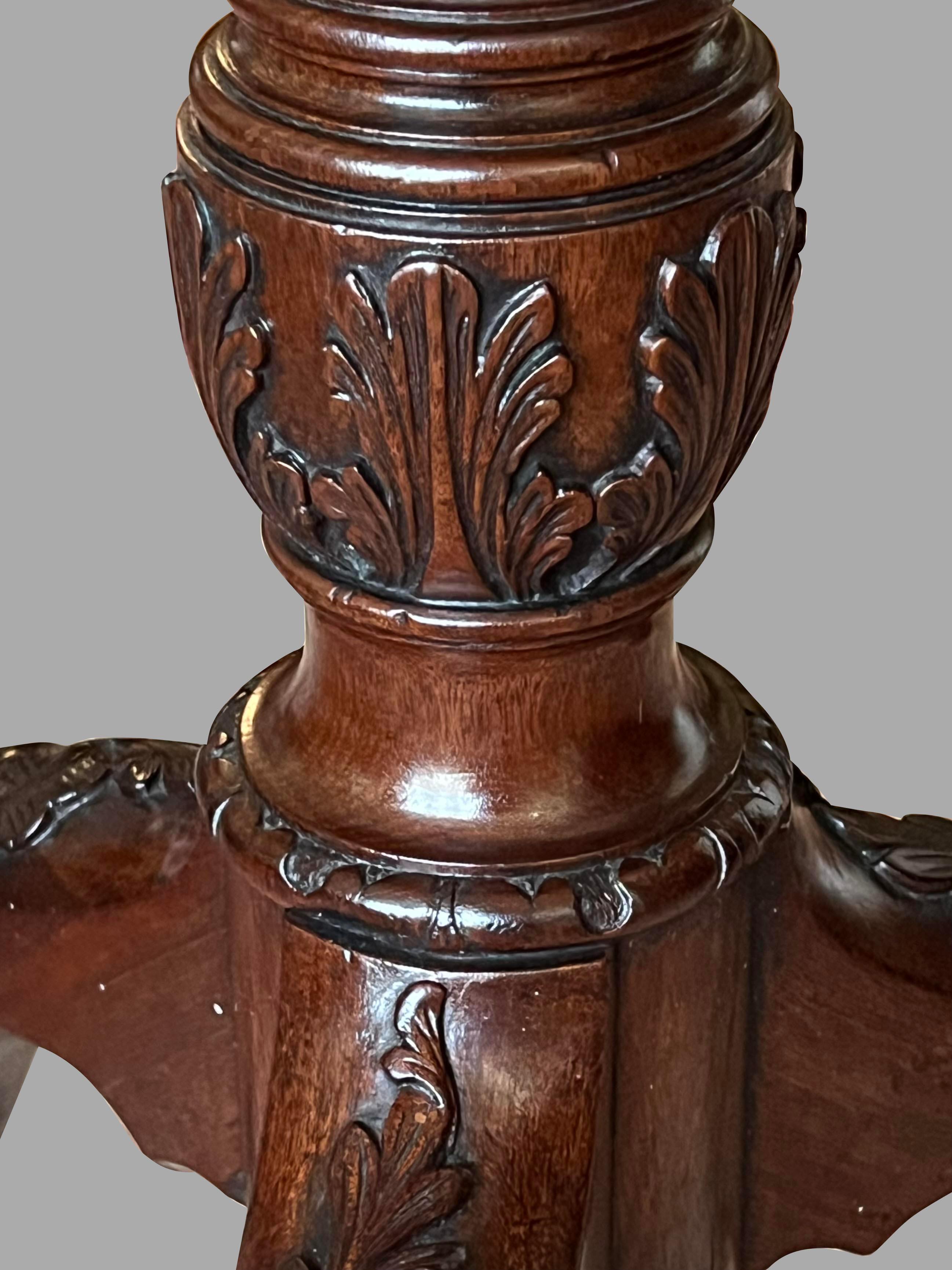 Fine Chippendale Mahogany Tilt-Top Table with Exquisitely  Carved Standard For Sale 1