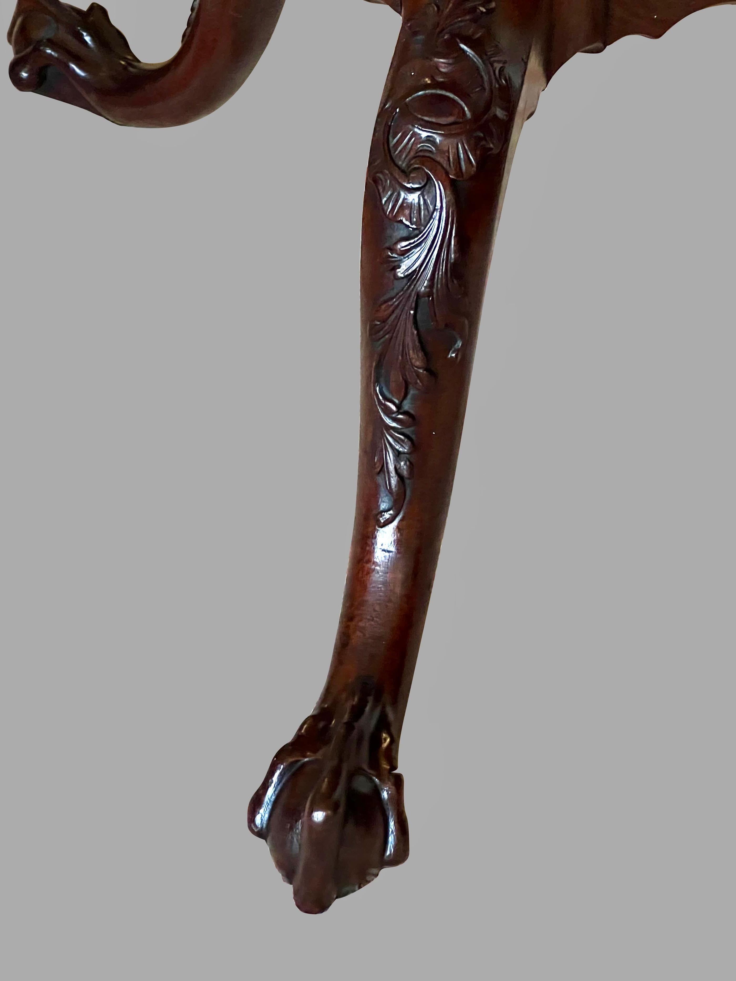 Fine Chippendale Mahogany Tilt-Top Table with Exquisitely  Carved Standard For Sale 3