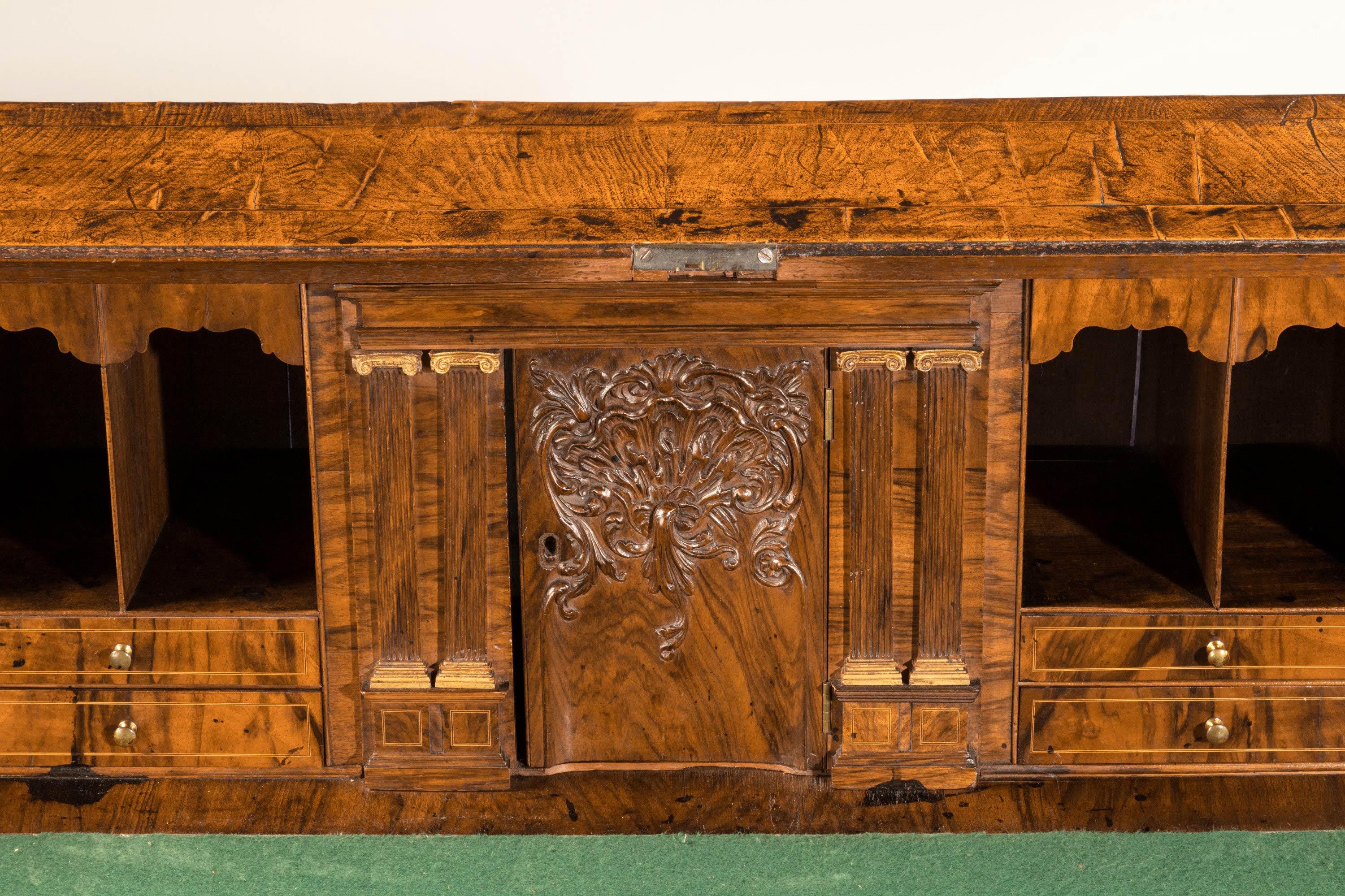 Fine Chippendale Period Mahogany Kneehole Desk /Dressing Table In Good Condition In Peterborough, Northamptonshire