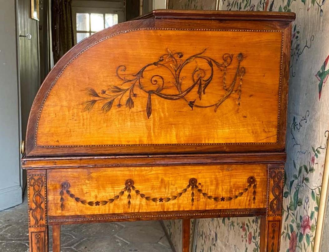 English Fine Chippendale Period Satinwood and Marquetry Desk For Sale