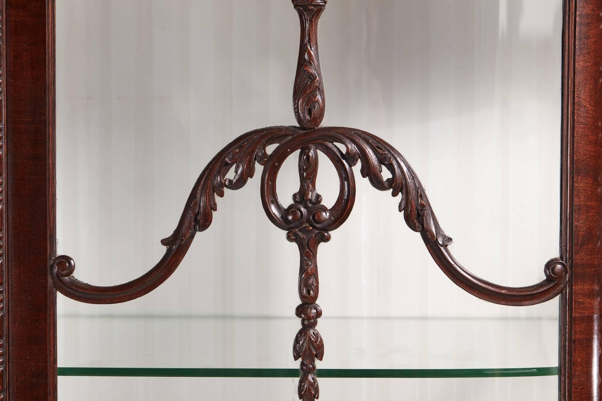 Fine Chippendale Revival Carved Mahogany Breakfront Display Cabinet 10