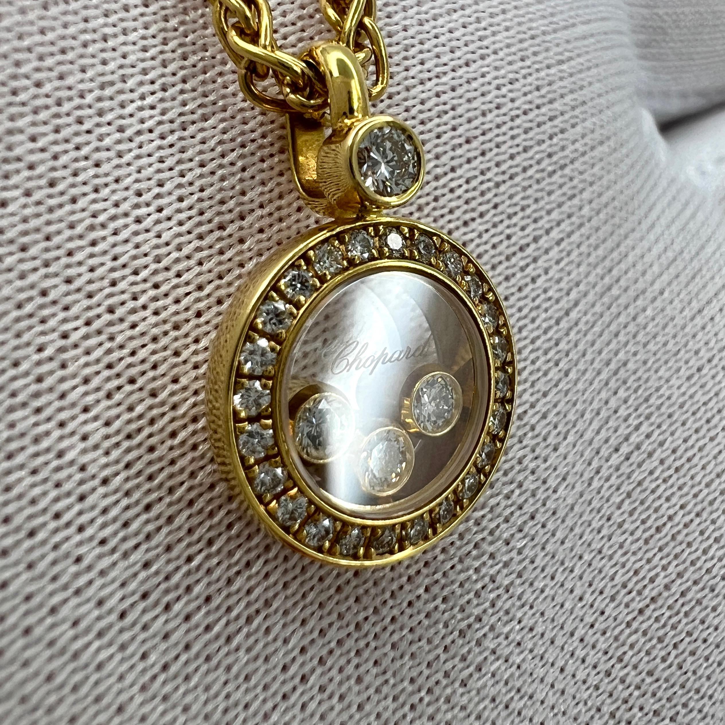 Chopard, collier pendentif Happy Diamonds rond halo en or jaune 18 carats avec boîte Excellent état à Birmingham, GB
