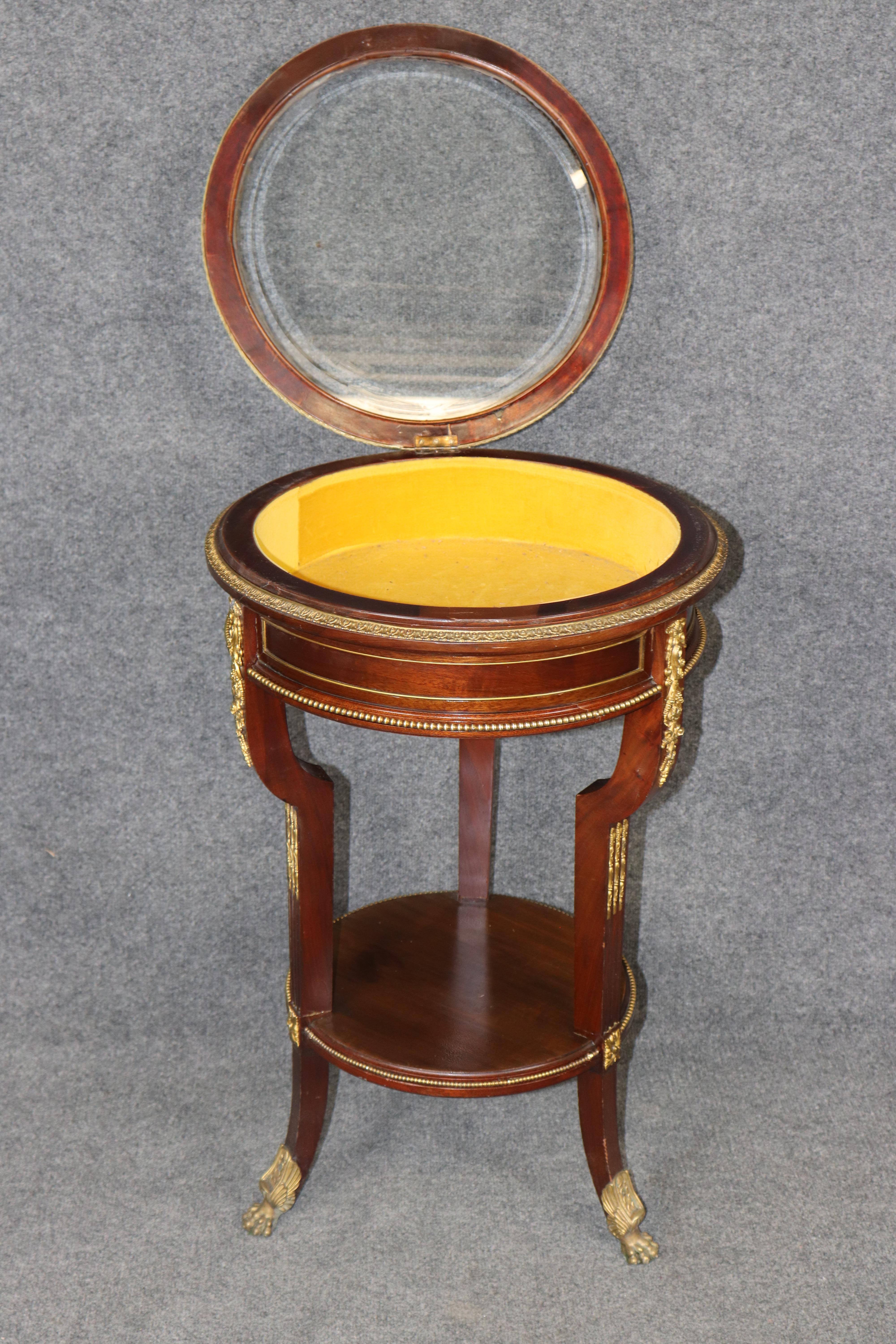 **French Louis XV Style Mahogany and Bronze Mounted Vitrine Table, Circa Early 20th Century**

This exquisite **French Louis XV style vitrine table** is a masterclass in refined Parisian craftsmanship, richly adorned with **gilt bronze ormolu