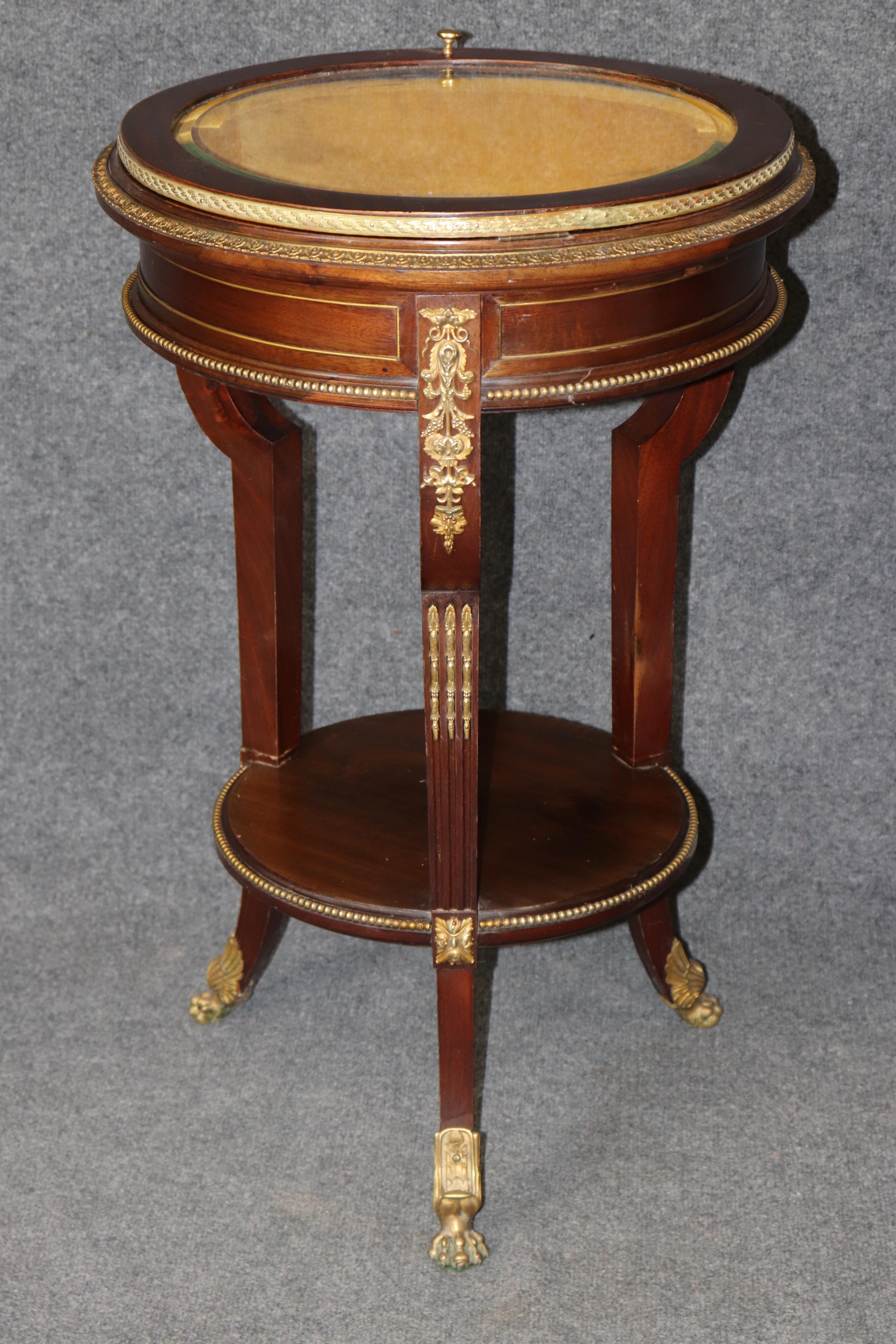 Fine Circular French Mahogany Bronze Mounted Louis XV Style Vitrine Table For Sale 1