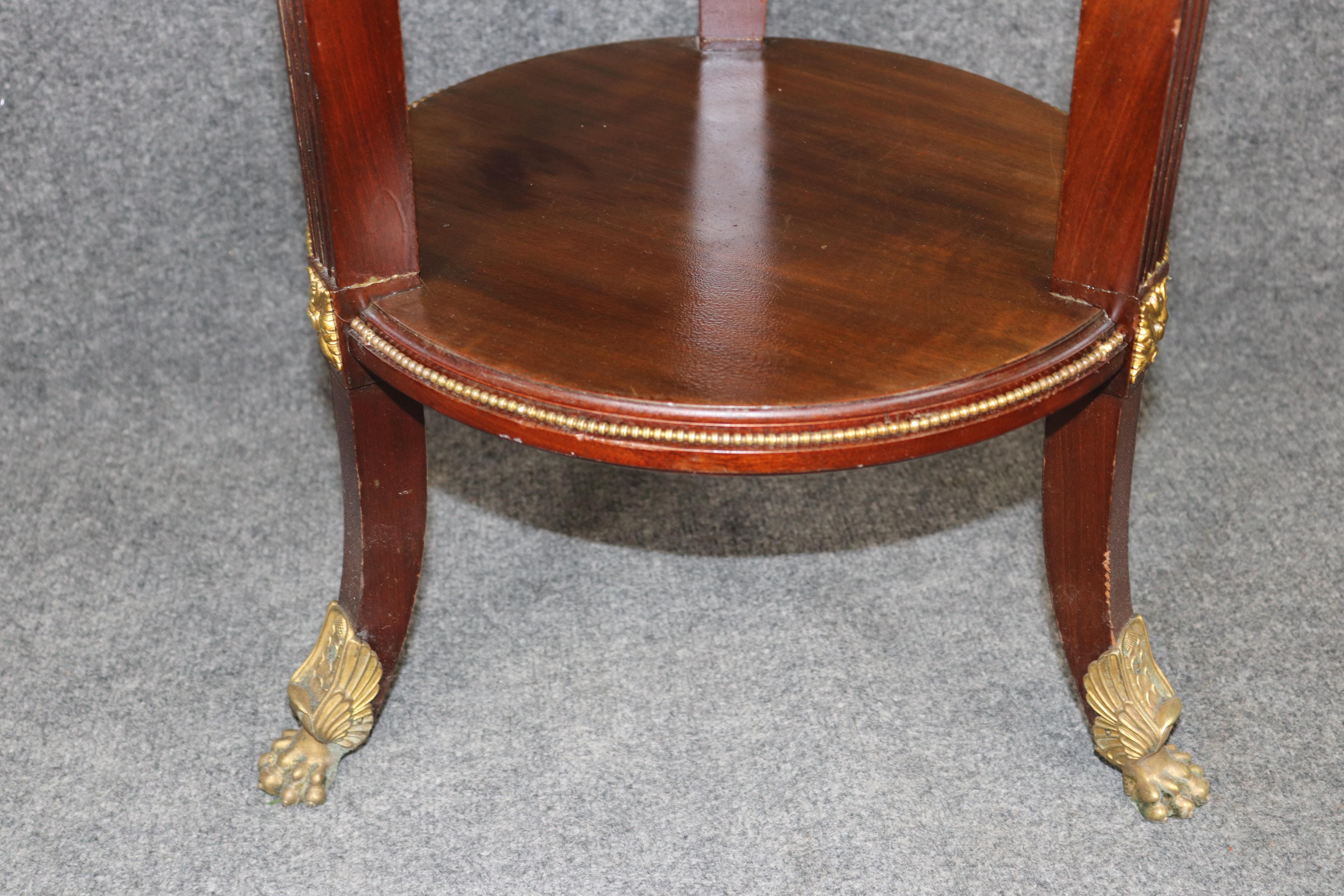 Fine Circular French Mahogany Bronze Mounted Louis XV Style Vitrine Table For Sale 4