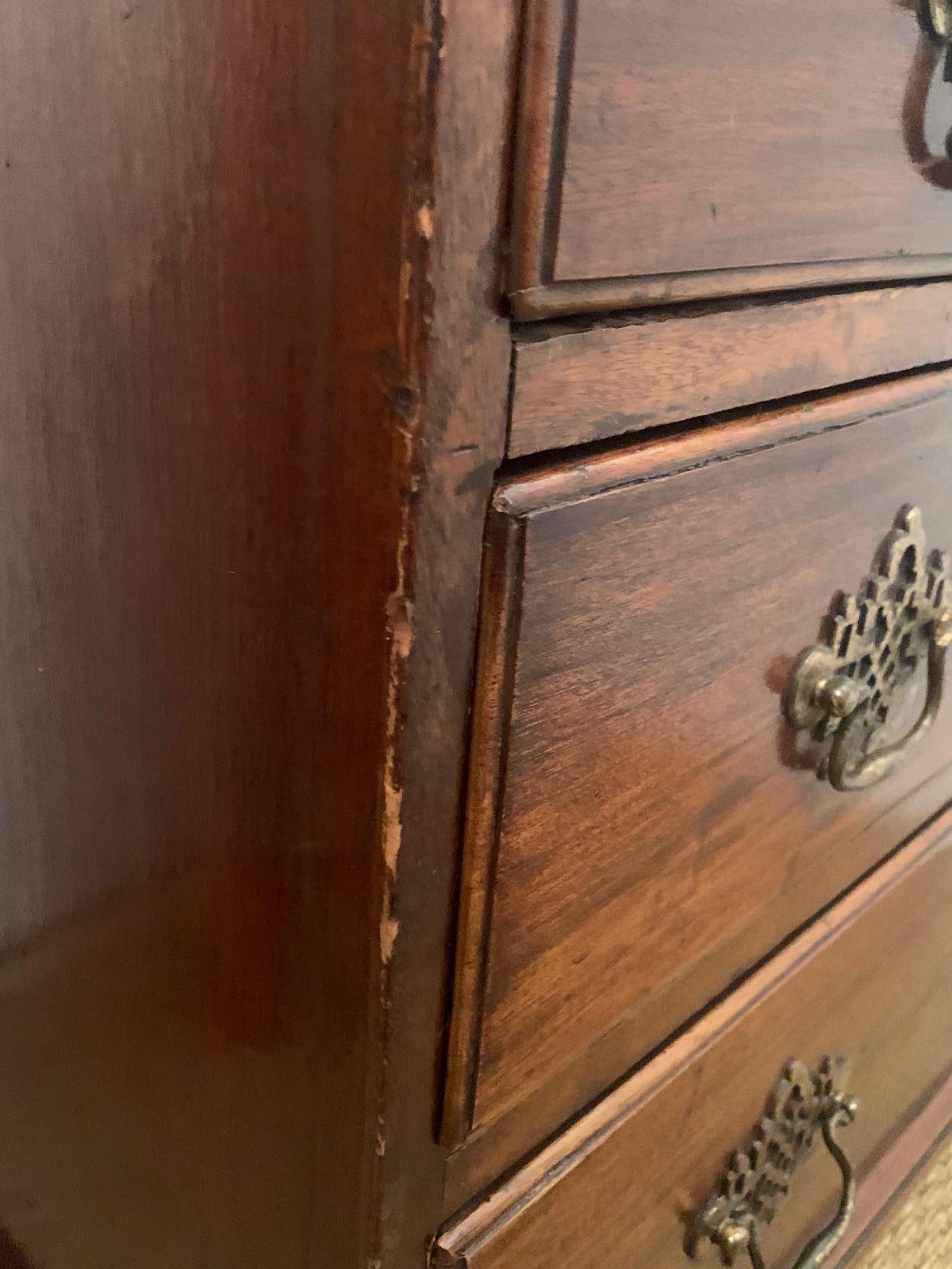 Fine & Classic Mahogany 18th Century Georgian Small Chest of Drawers For Sale 6