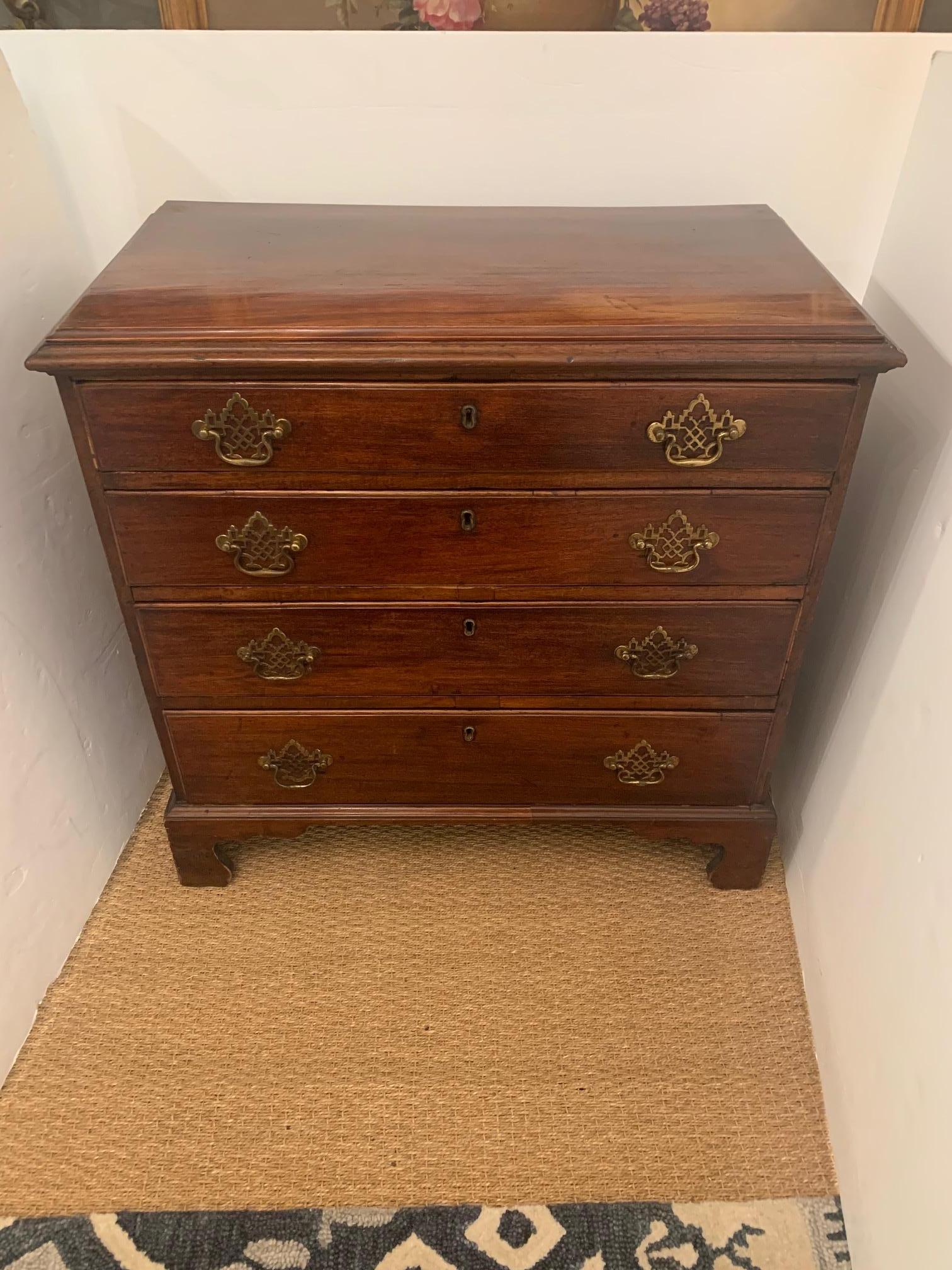 Classic fine 18th century Georgian mahogany chest of drawers in a small to medium size having 4 drawers and handsome original brass hardware.