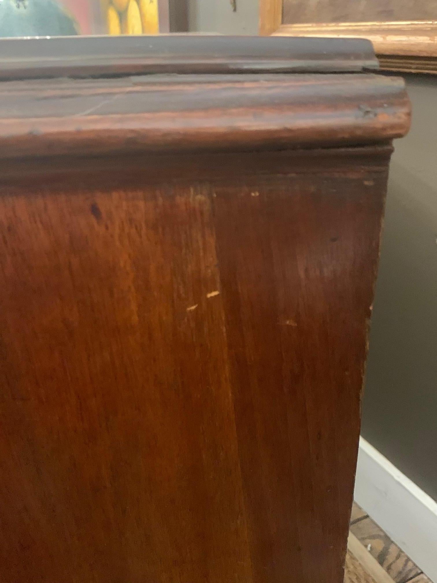 Fine & Classic Mahogany 18th Century Georgian Small Chest of Drawers In Good Condition For Sale In Hopewell, NJ