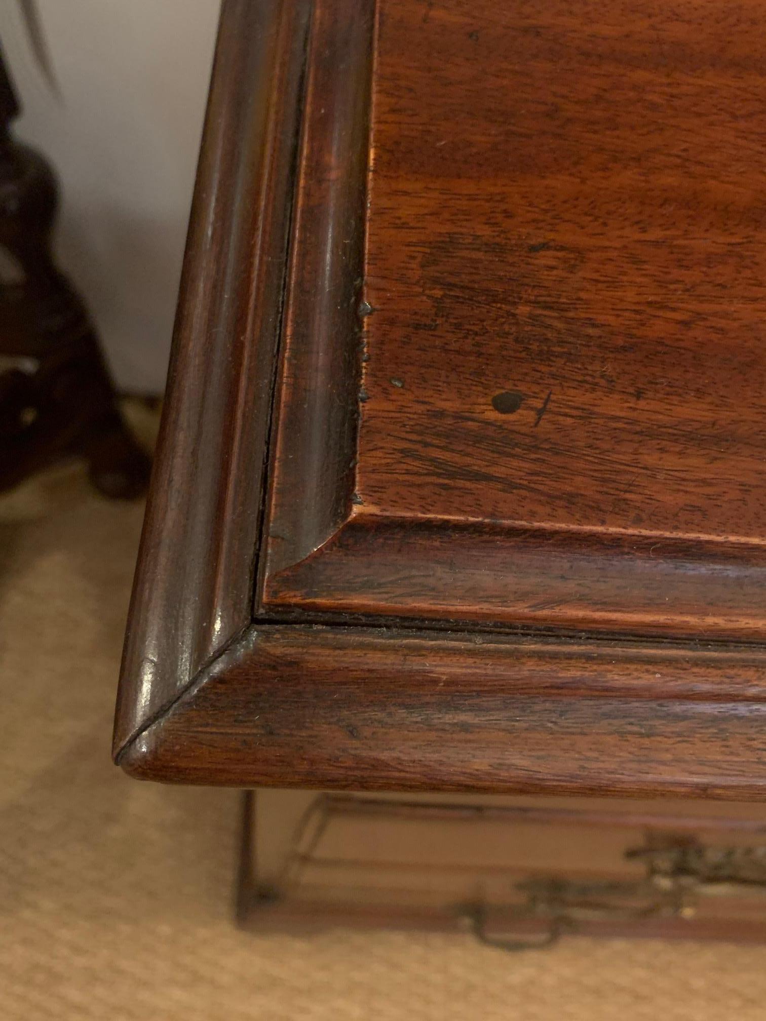 Fine & Classic Mahogany 18th Century Georgian Small Chest of Drawers For Sale 2