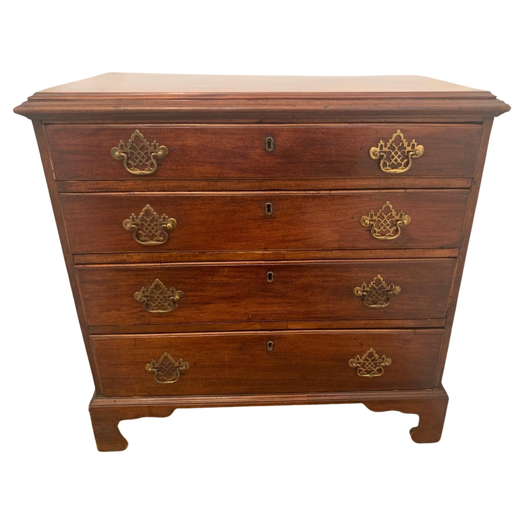 Fine & Classic Mahogany 18th Century Georgian Small Chest of Drawers For Sale