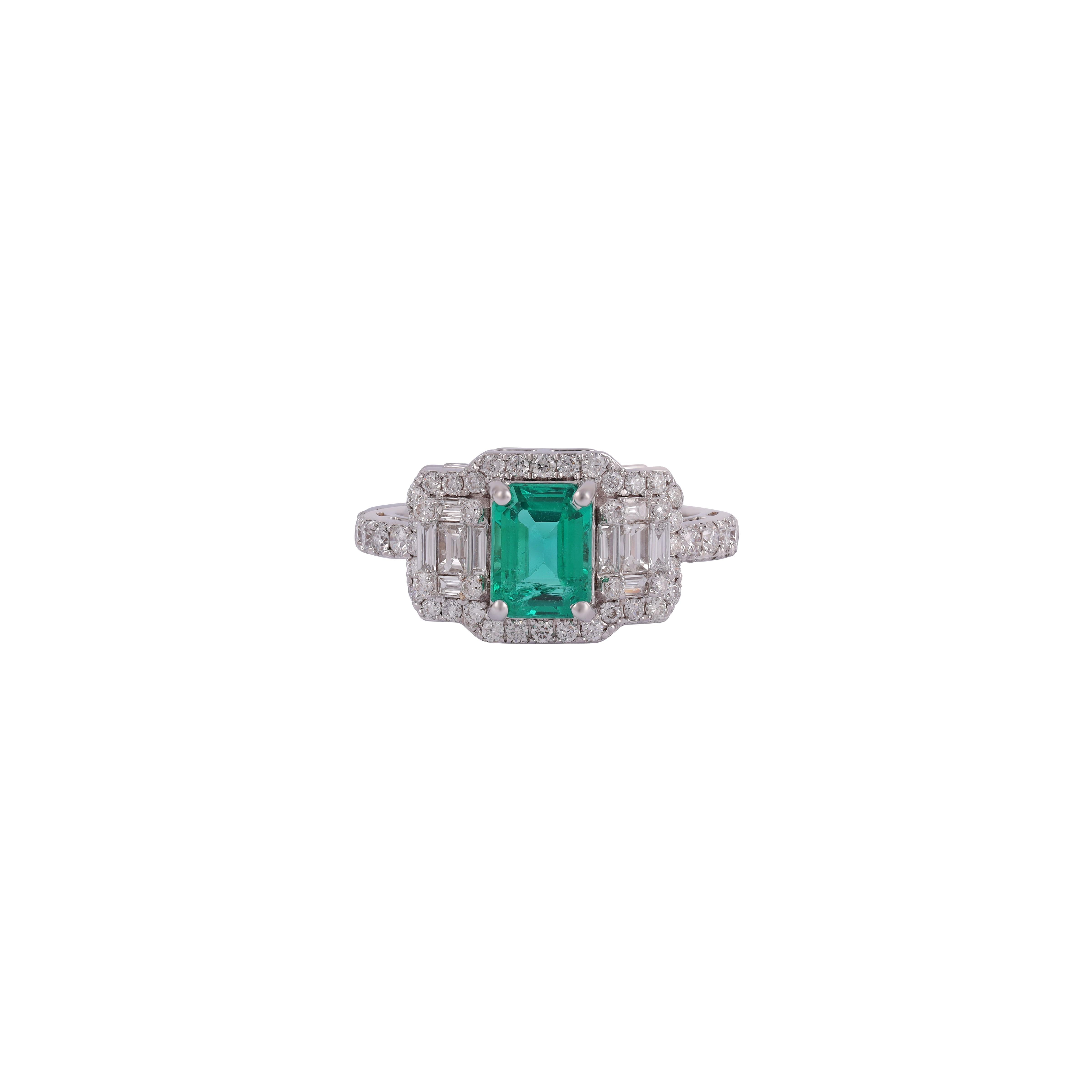 Stunning 1.24 Carat Fine Colombian Emerald Diamond Engagement Estate Engagement Wedding Ring
The Emerald ring is composed by a 1.24 carat clear Colombian Emeralds in Emerald cut at the center surround by (0.24 carat) baguette diamonds & (0.51 carat)