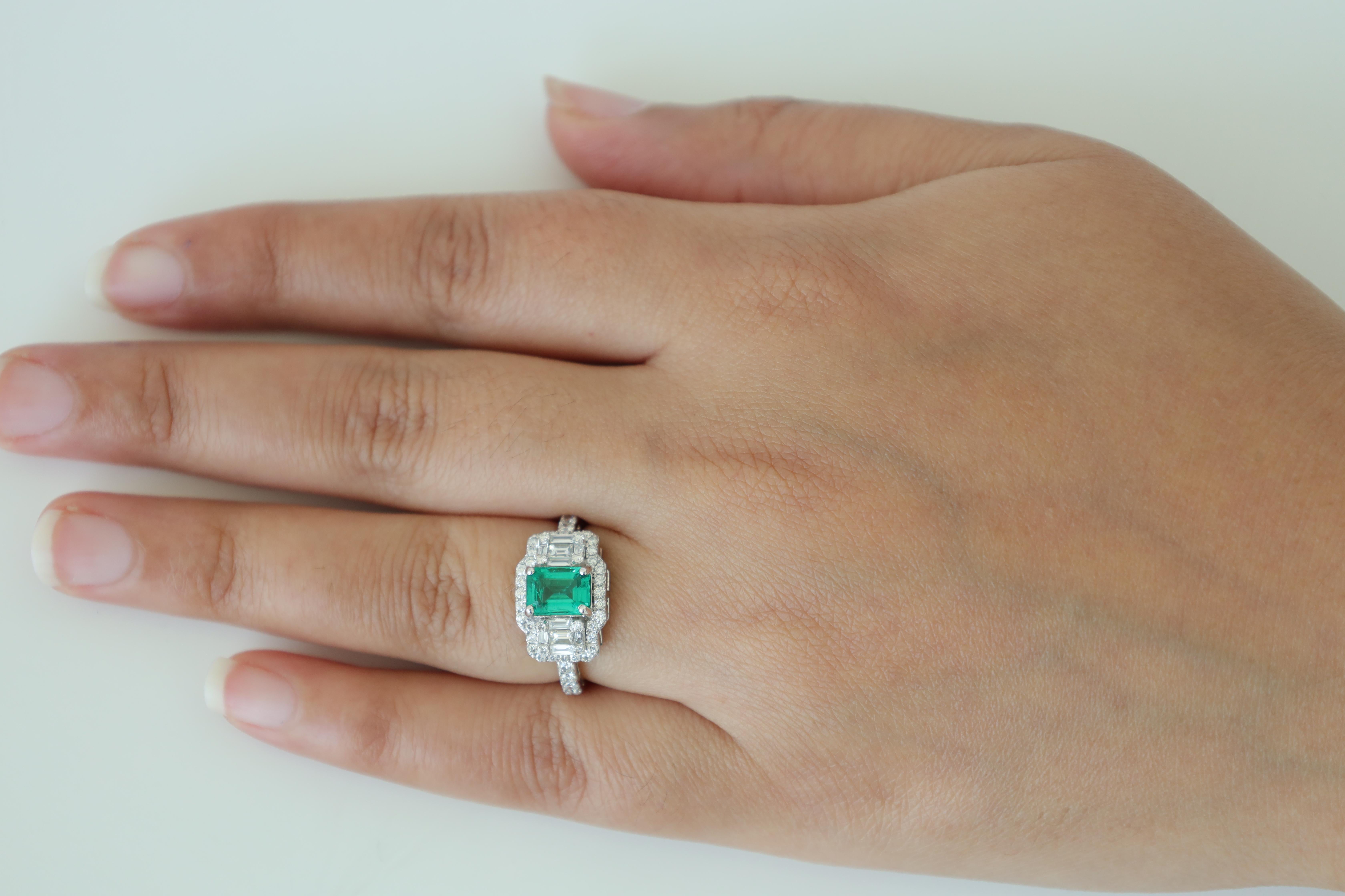 Modernist Fine Clear Emerald 1.24 Carat with Diamonds Engagement Ring For Sale