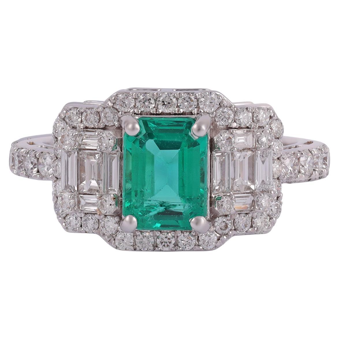 Fine Clear Emerald 1.24 Carat with Diamonds Engagement Ring For Sale