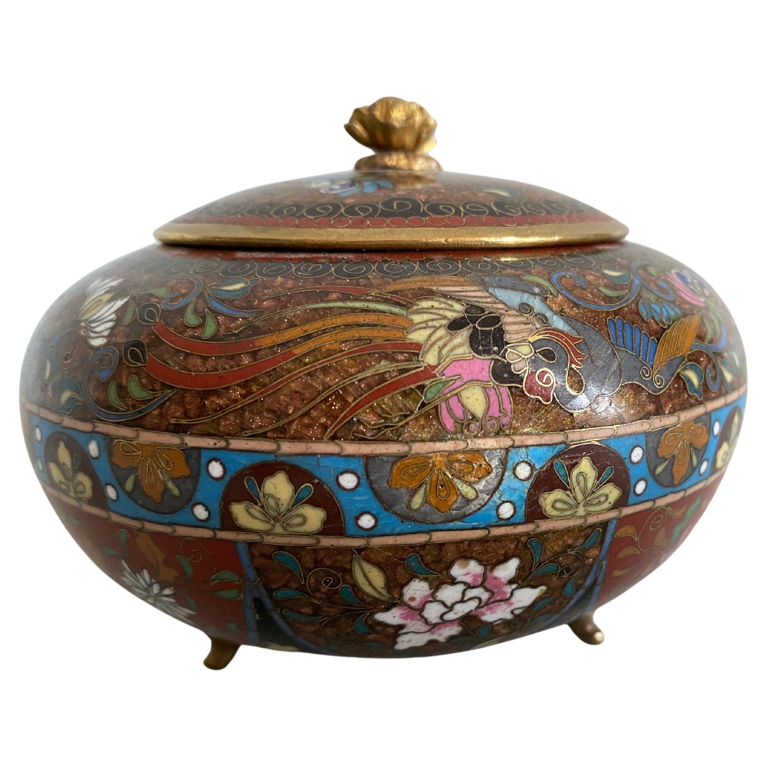 Feine Cloisonné-Dose mit Deckel, Japan, Meiji-Ära, mit Phoenix-Dekoration im Angebot