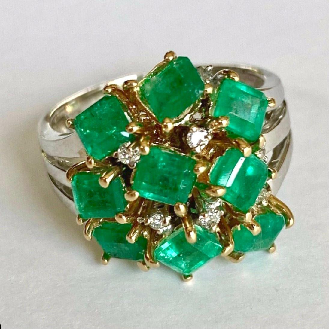 Women's Fine Cocktail Retro Style Colombian Emerald Ring 18K For Sale